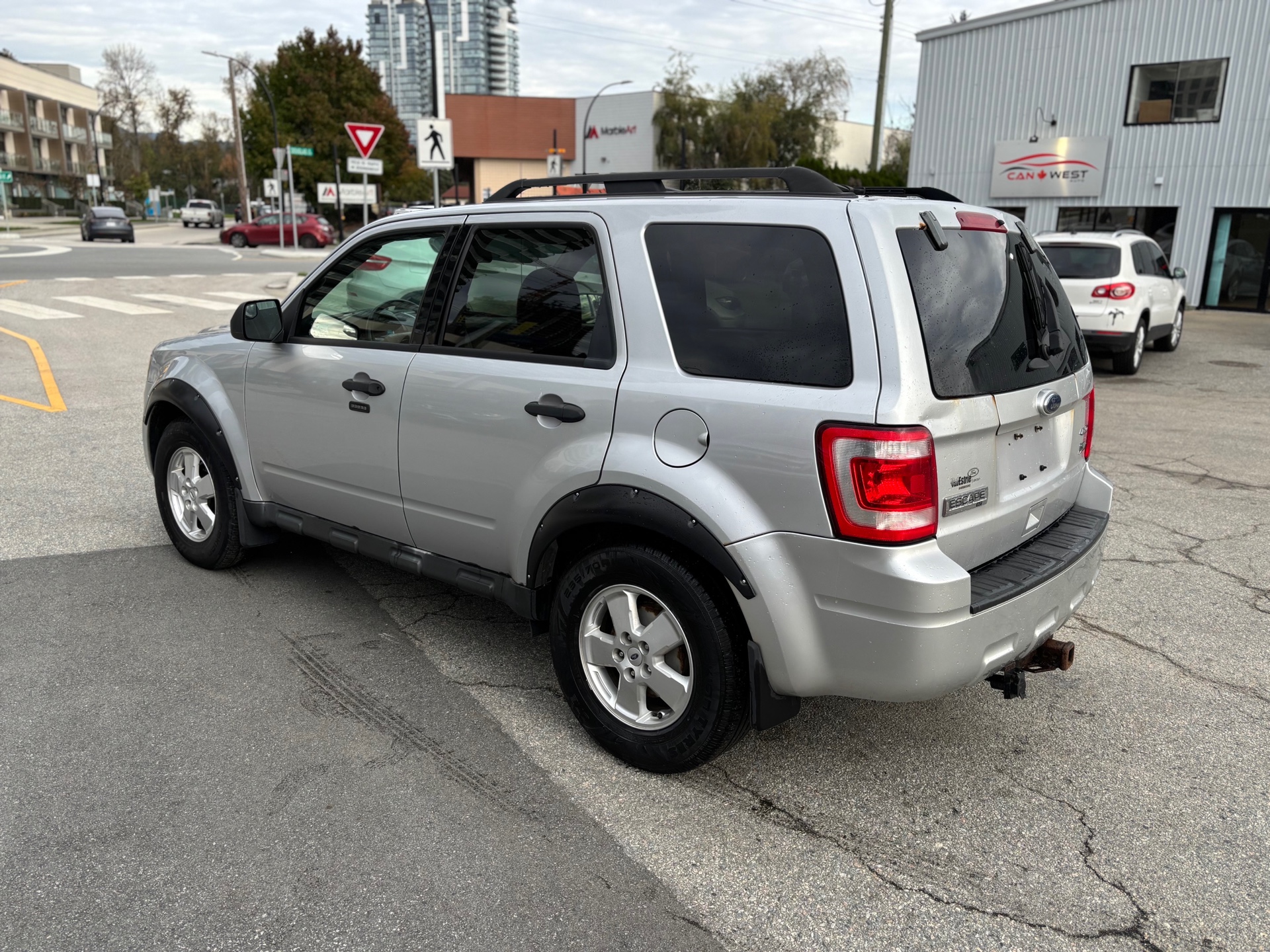 /canwestautoinc/2011-Ford-Escape-31599583787135077.jpg