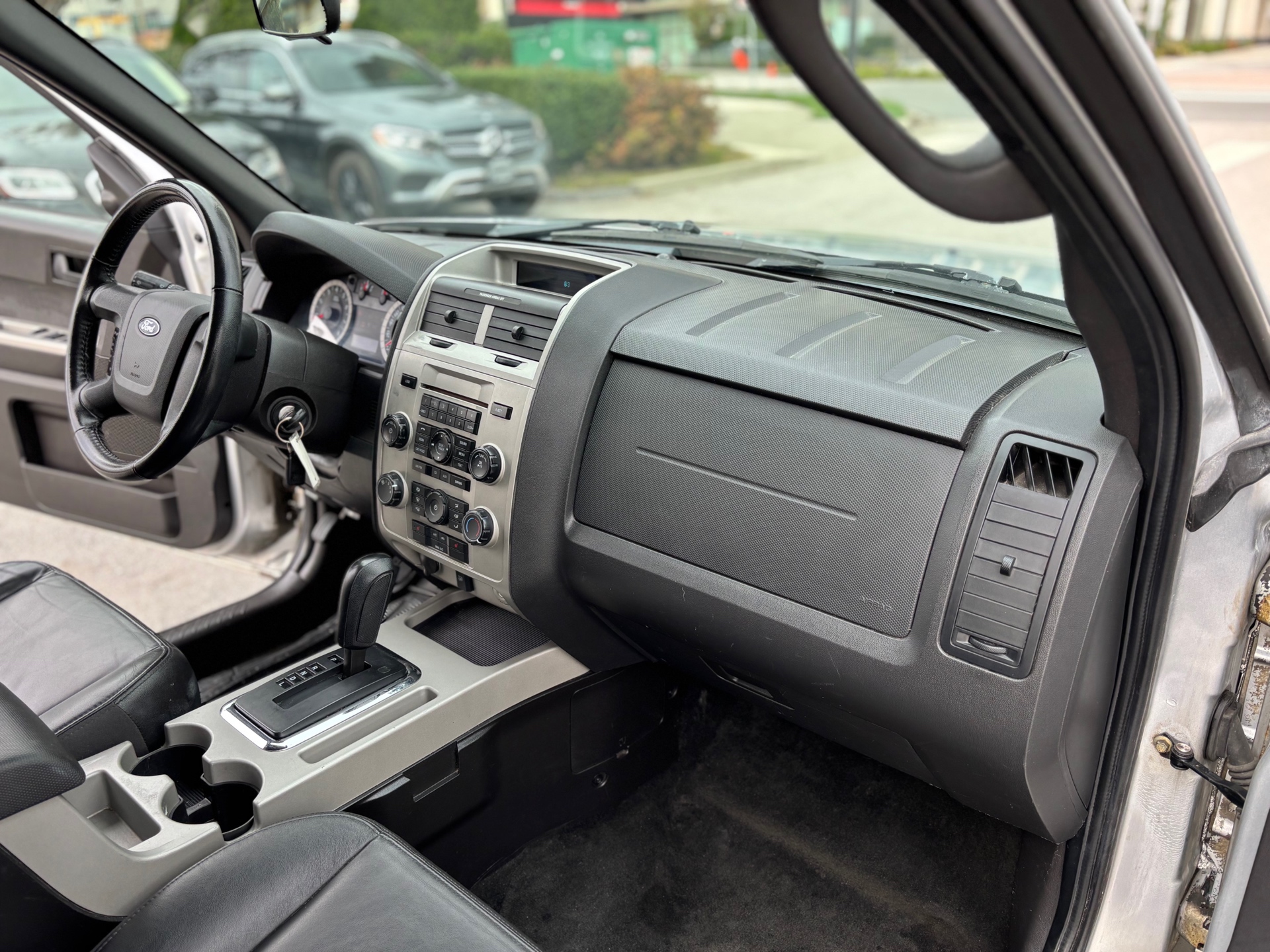 /canwestautoinc/2011-Ford-Escape-6772651537639867.jpg