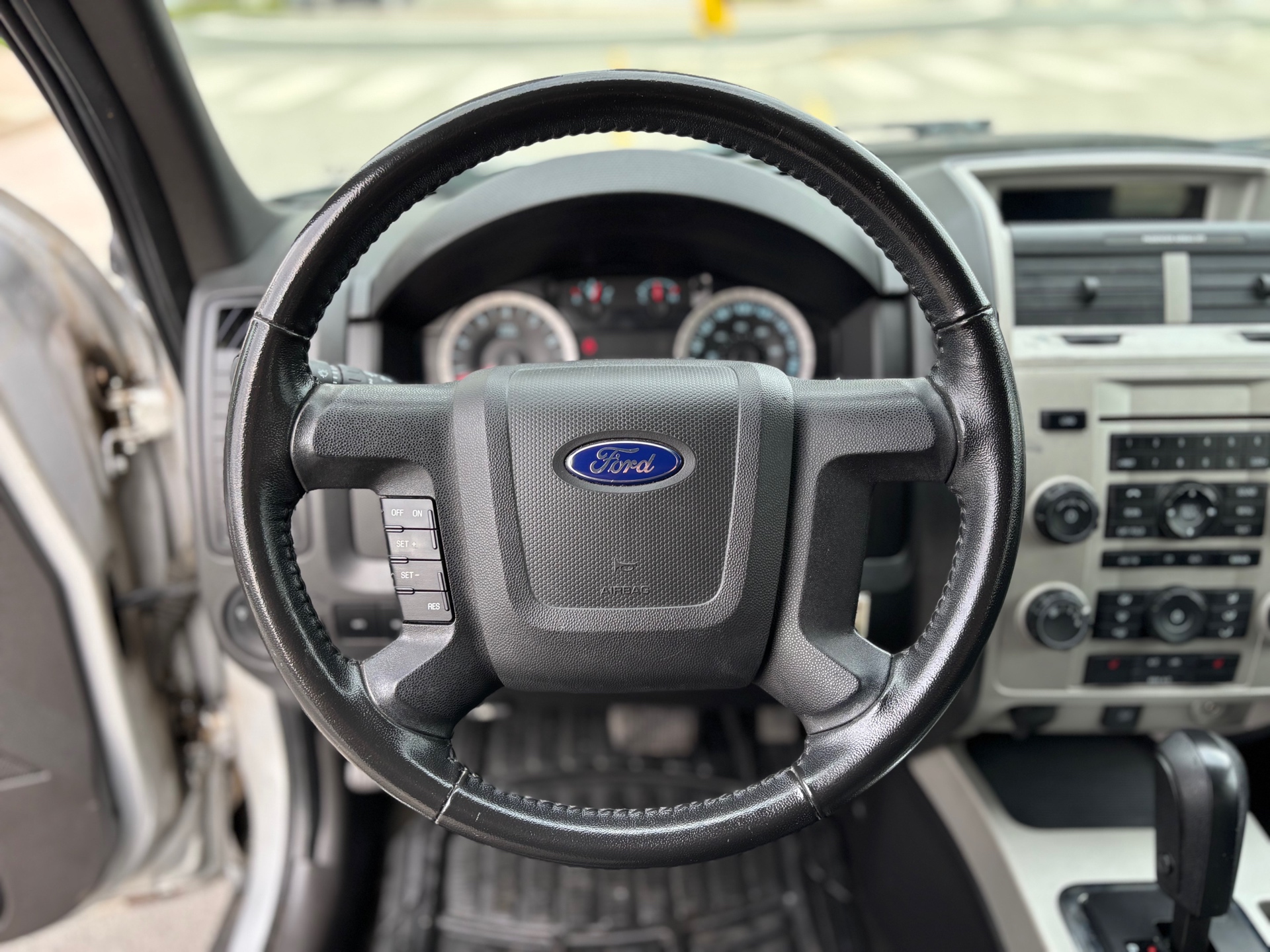 /canwestautoinc/2011-Ford-Escape-9749391861165542.jpg