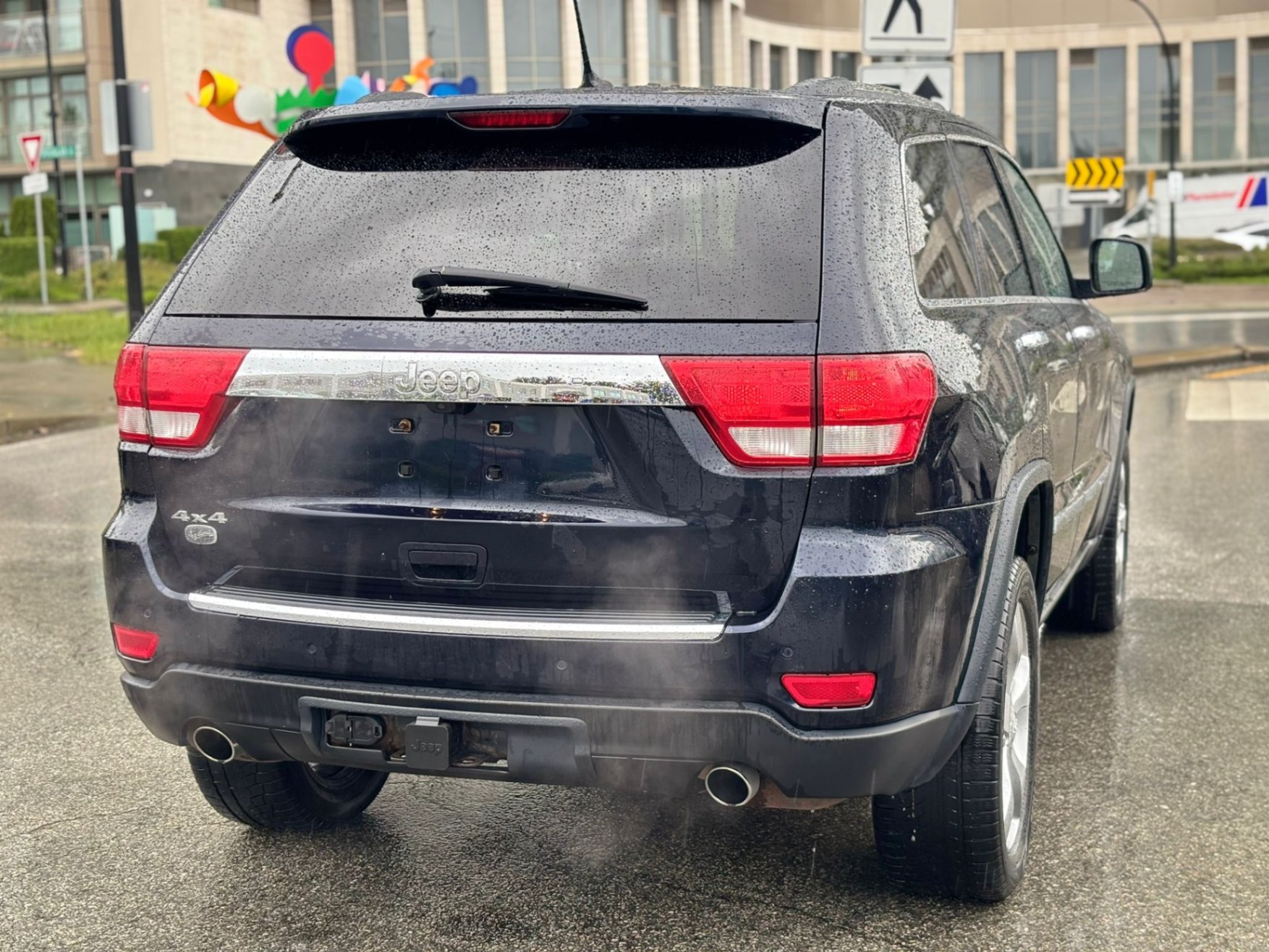 /canwestautoinc/2011-Jeep-GrandCherokee-19221425848316542.jpg