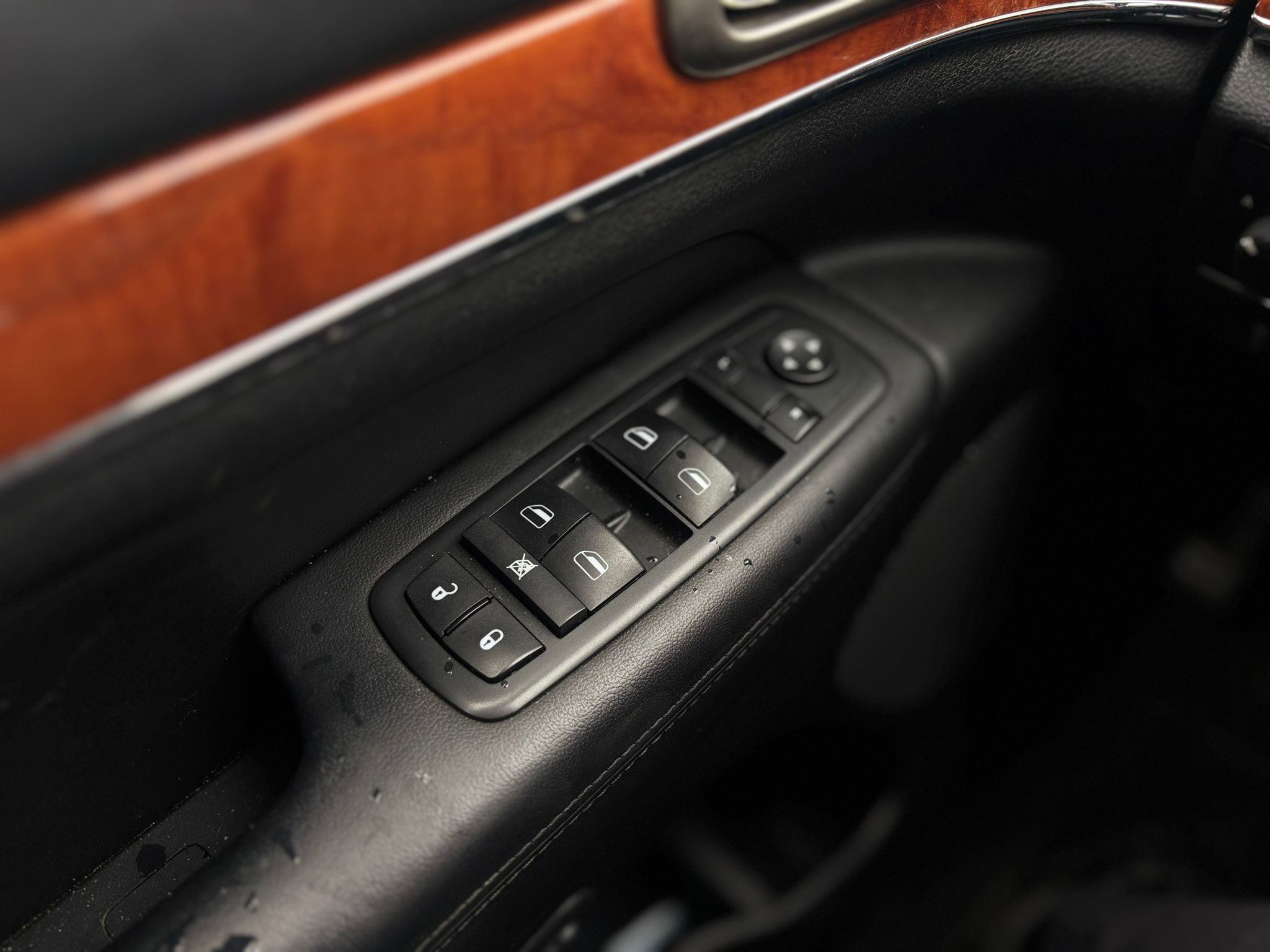 /canwestautoinc/2011-Jeep-GrandCherokee-8268555593698712.jpg