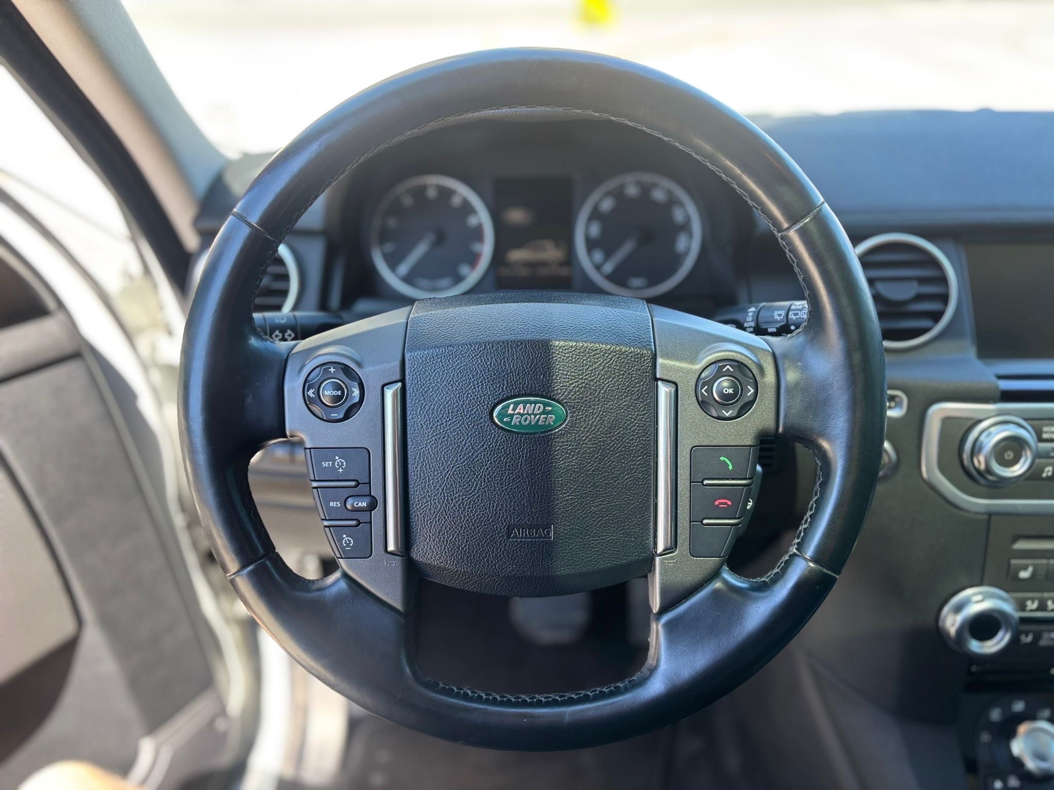 /canwestautoinc/2011-LandRover-LR4-13103024879980585.jpg