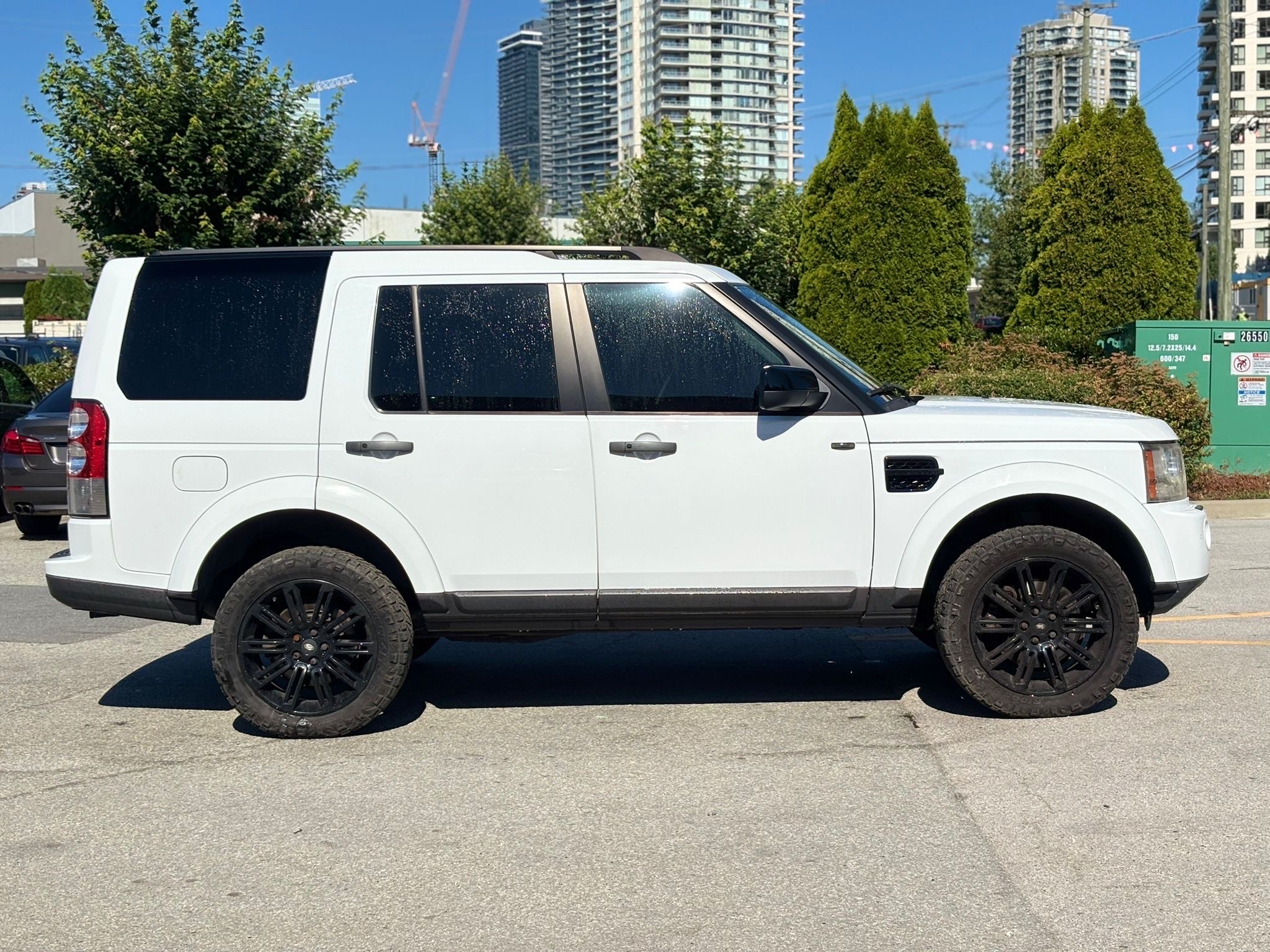/canwestautoinc/2011-LandRover-LR4-16398975785100944.jpg