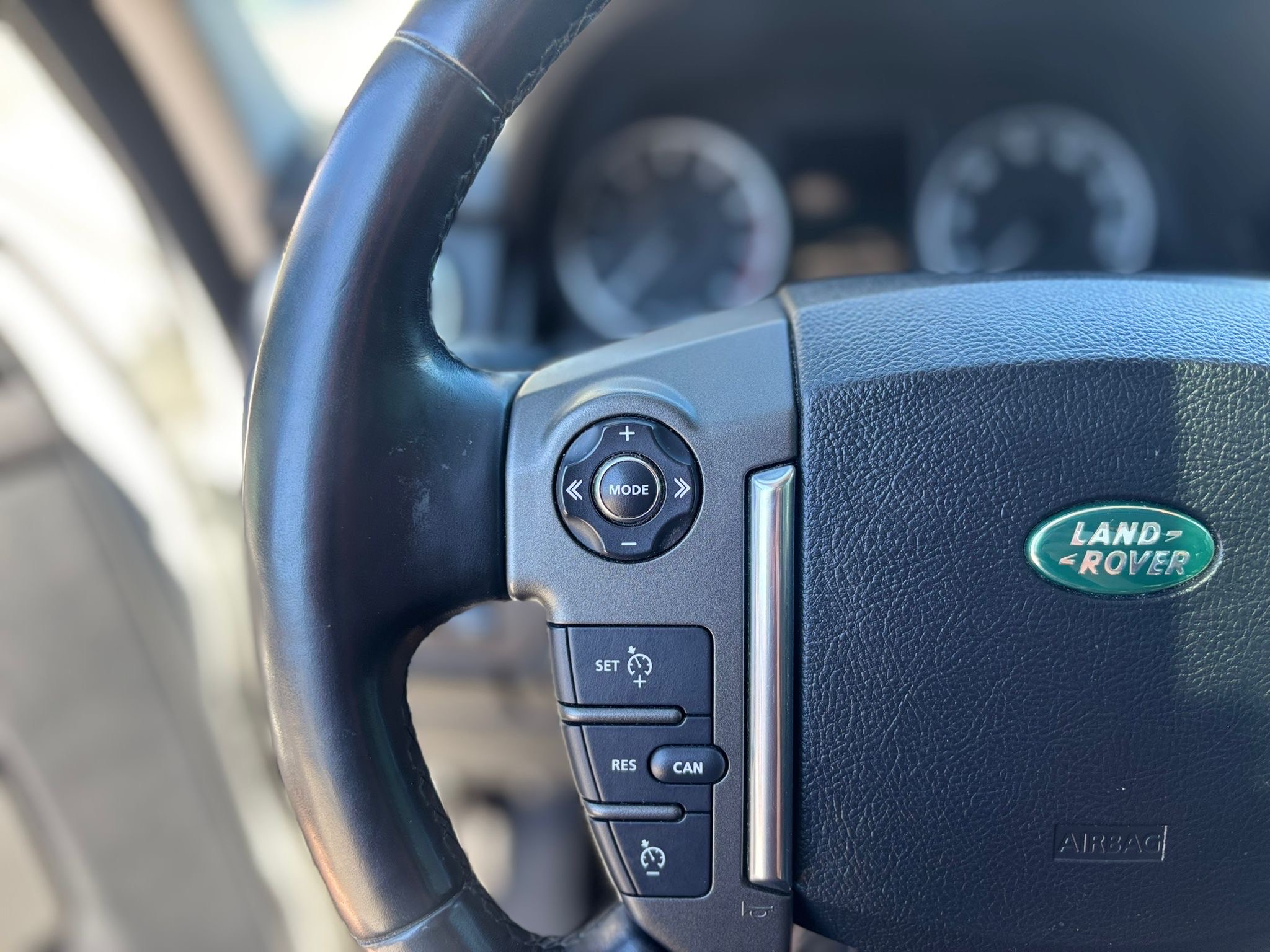/canwestautoinc/2011-LandRover-LR4-17518778126461498.jpg