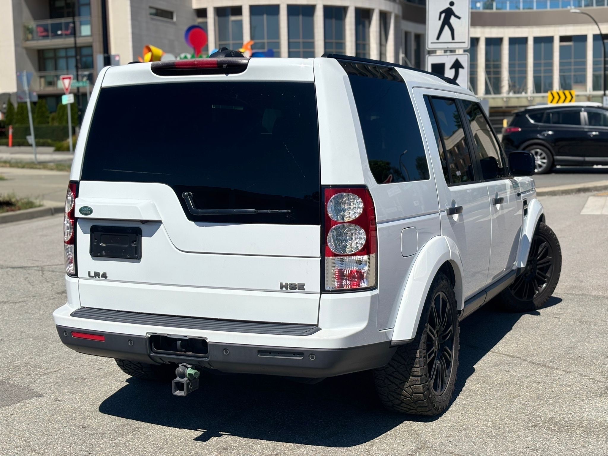 /canwestautoinc/2011-LandRover-LR4-45051221115783524.jpg