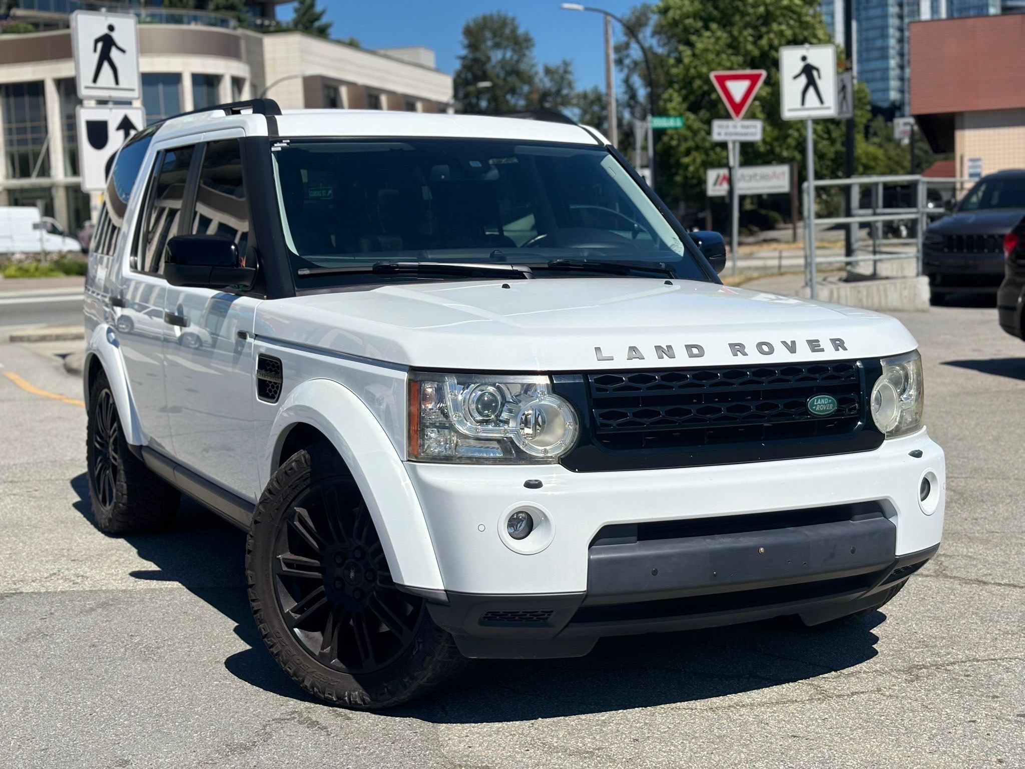 /canwestautoinc/2011-LandRover-LR4-5733974486369584.jpg