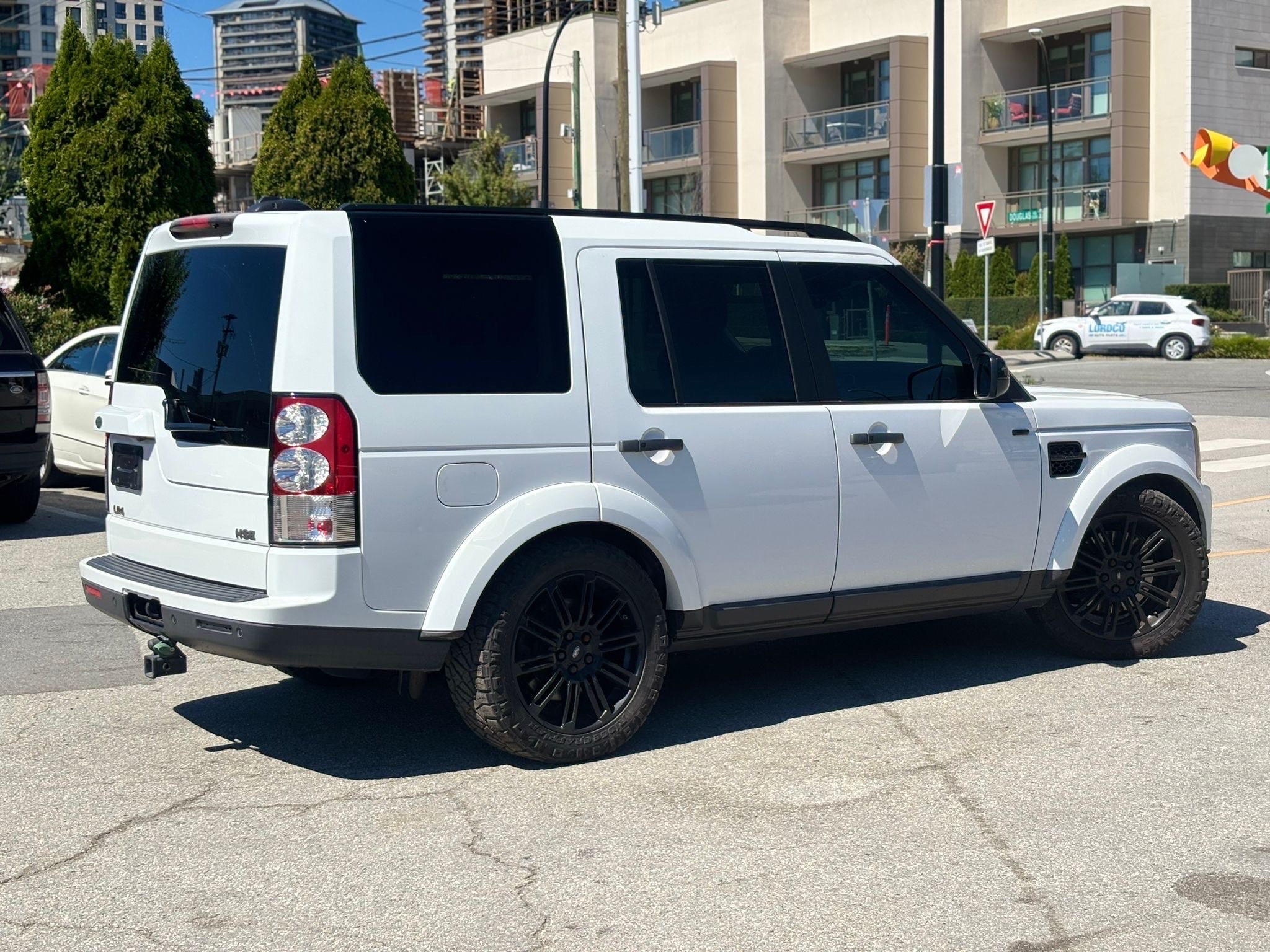 /canwestautoinc/2011-LandRover-LR4-6132092387752217.jpg
