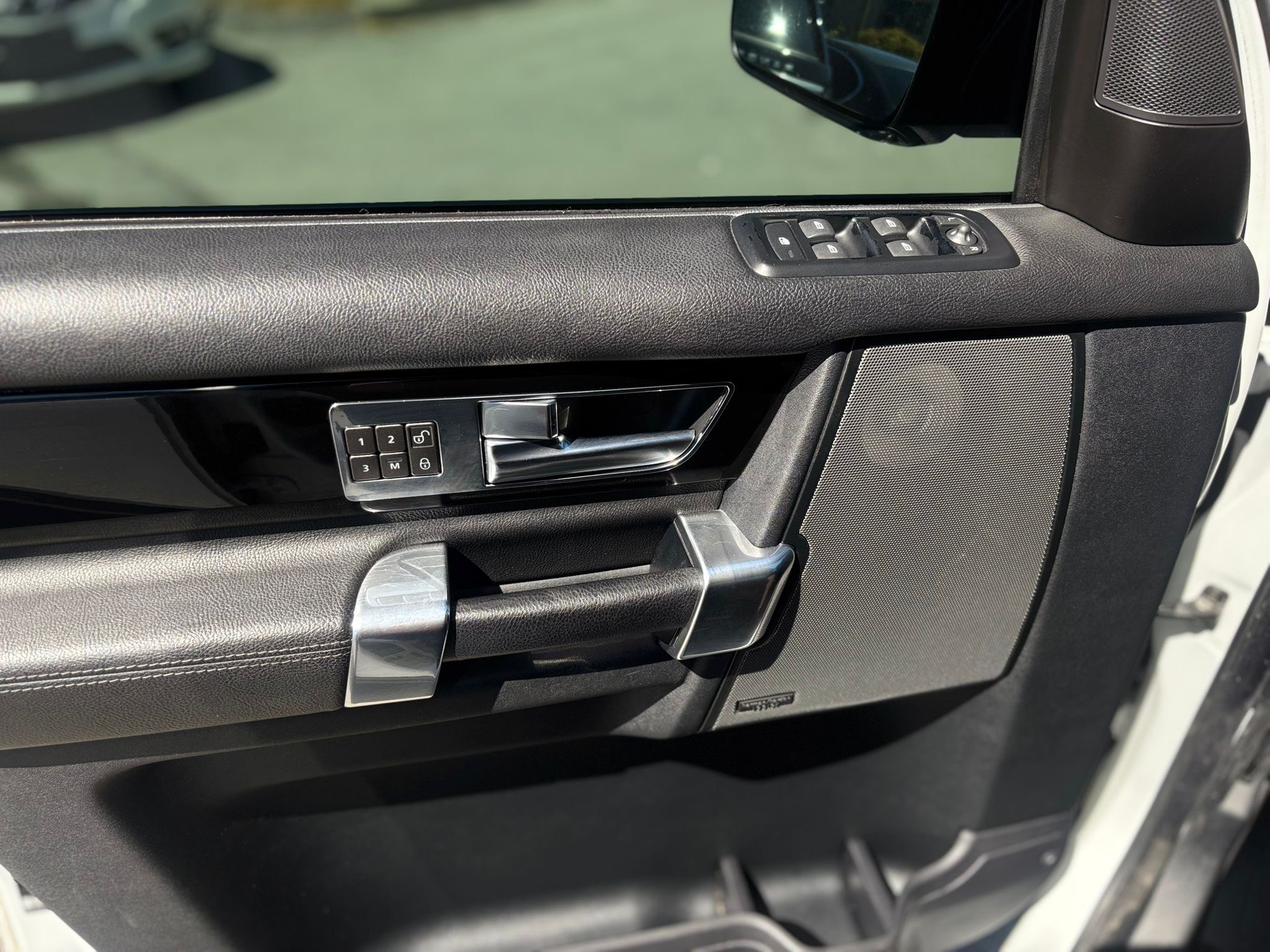 /canwestautoinc/2011-LandRover-LR4-7357364501118375.jpg