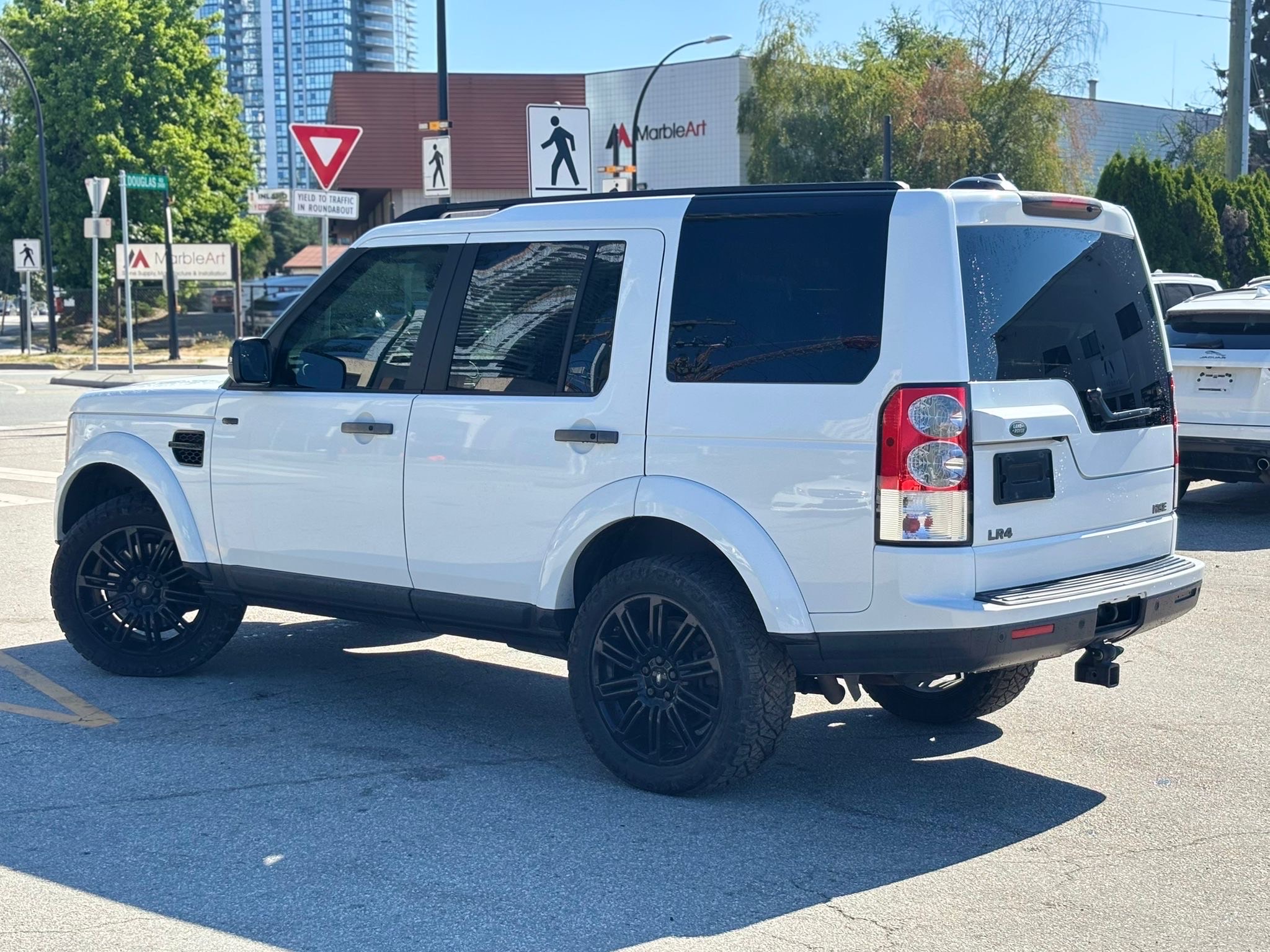 /canwestautoinc/2011-LandRover-LR4-7946558957379009.jpg