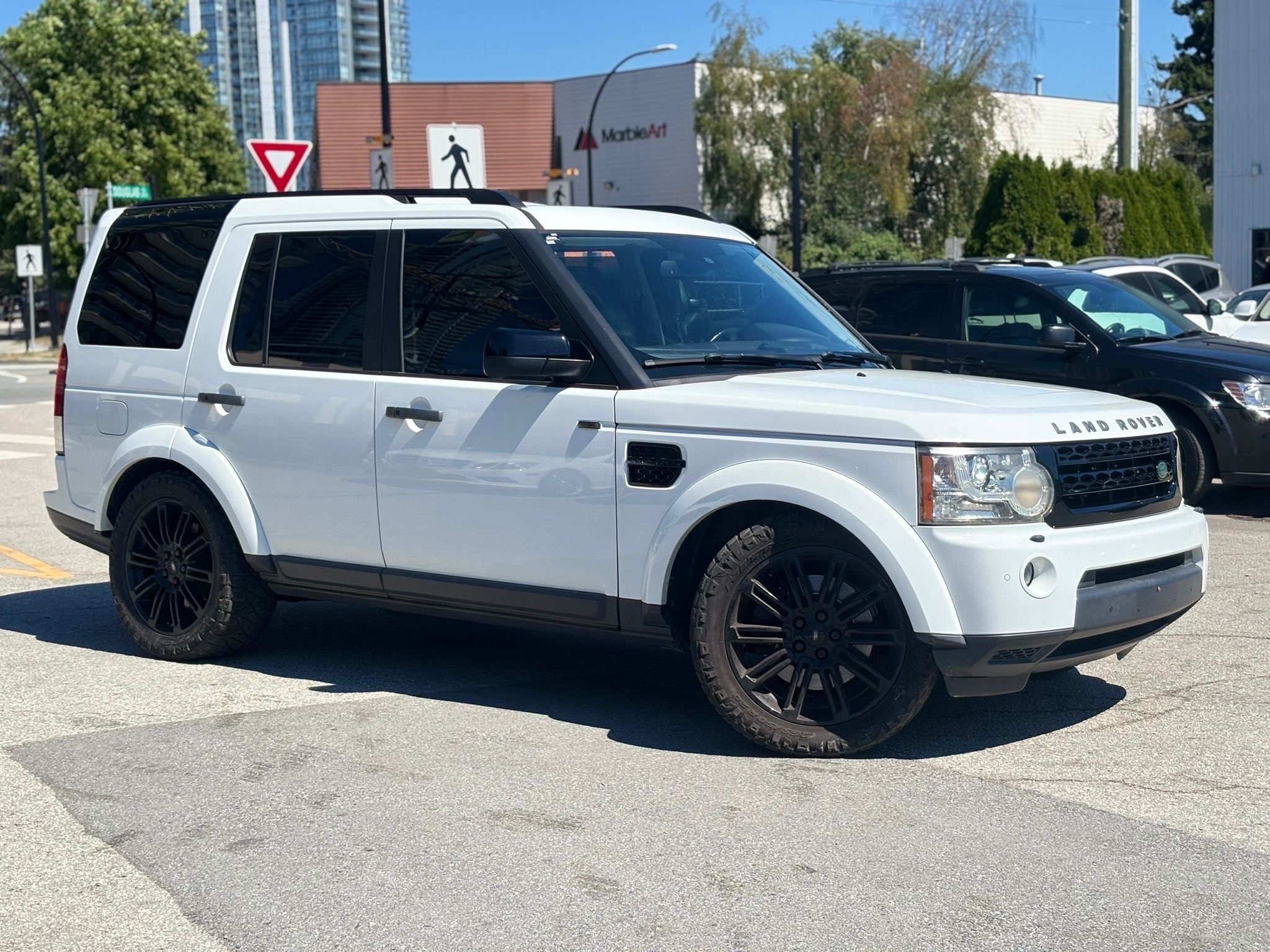 /canwestautoinc/2011-LandRover-LR4-8435343964701474.jpg