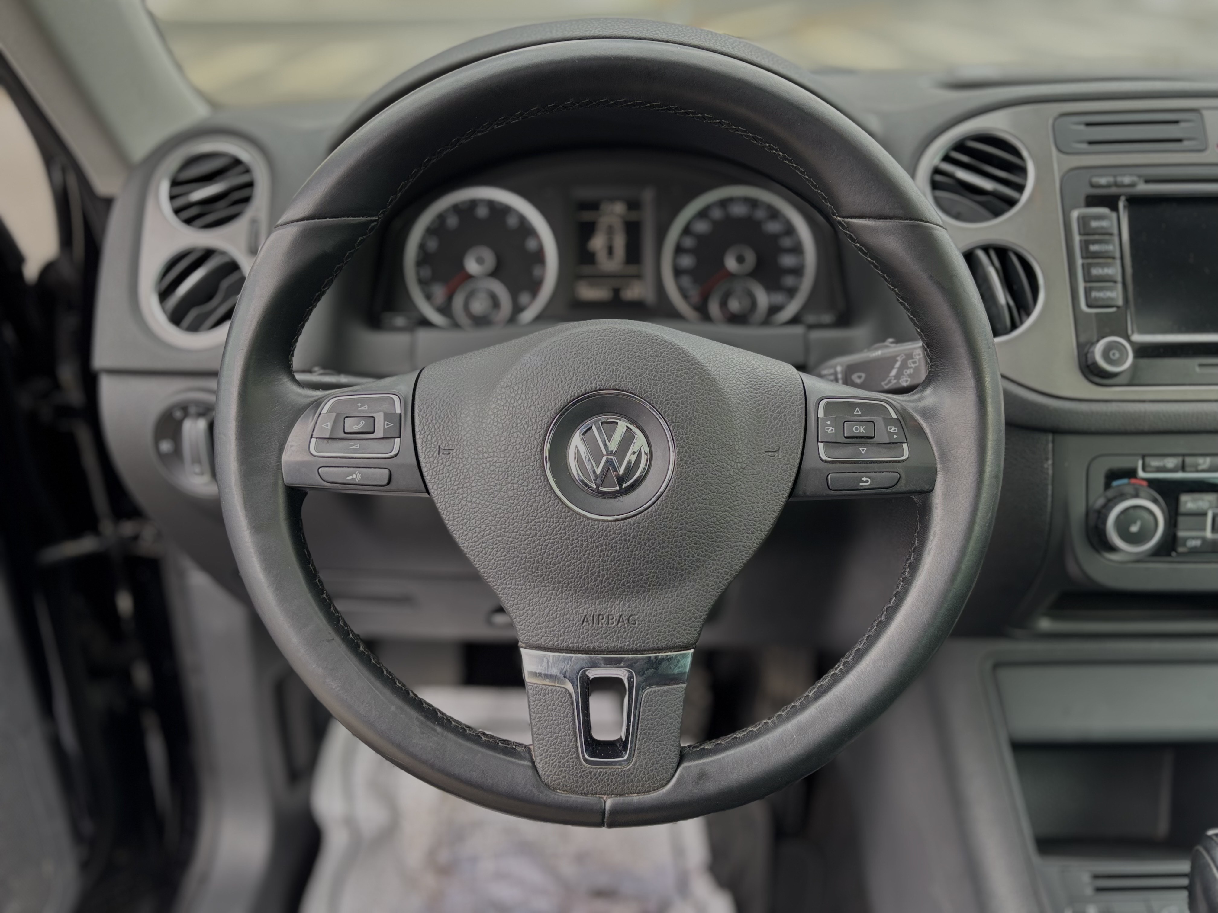 /canwestautoinc/2011-Volkswagen-Tiguan-0499437492107484.jpg
