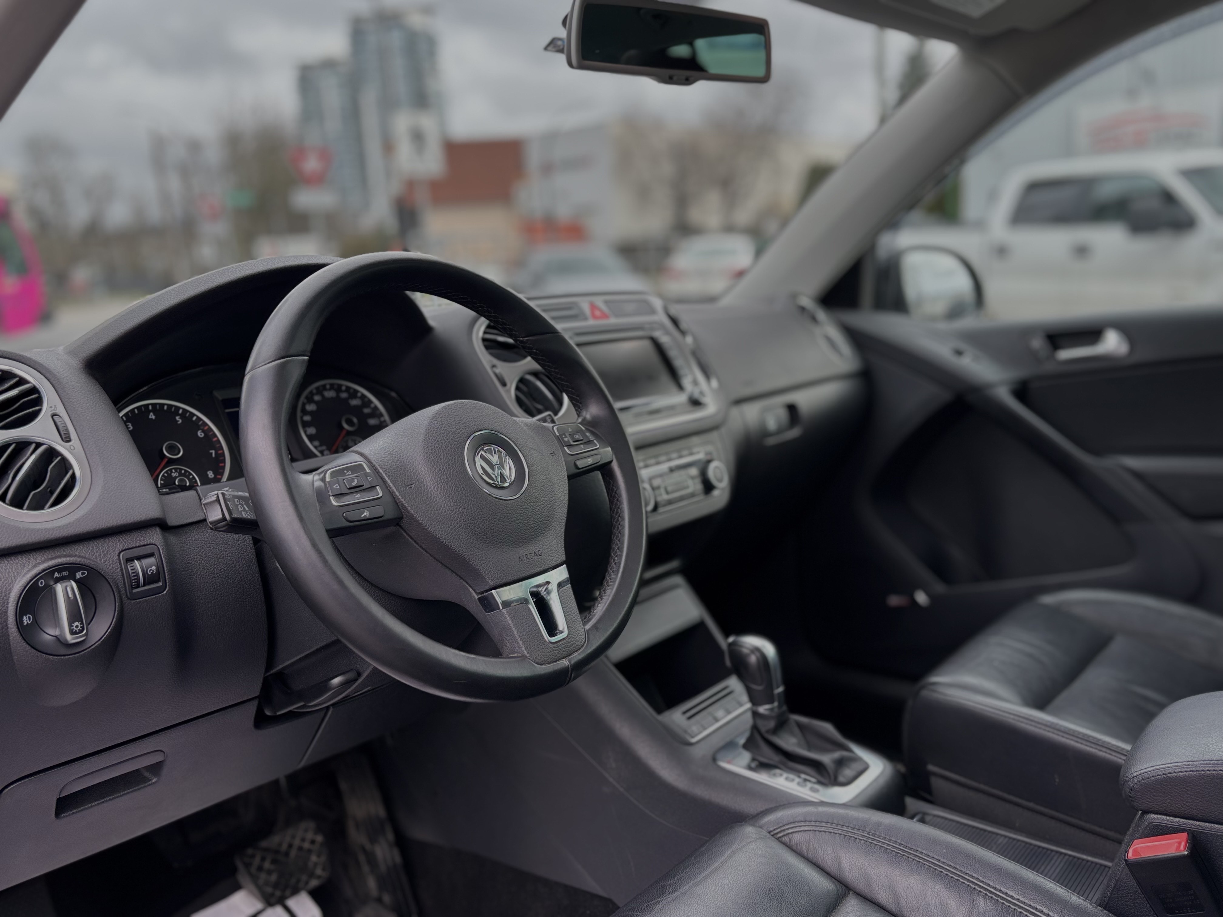 /canwestautoinc/2011-Volkswagen-Tiguan-6389106071544495.jpg