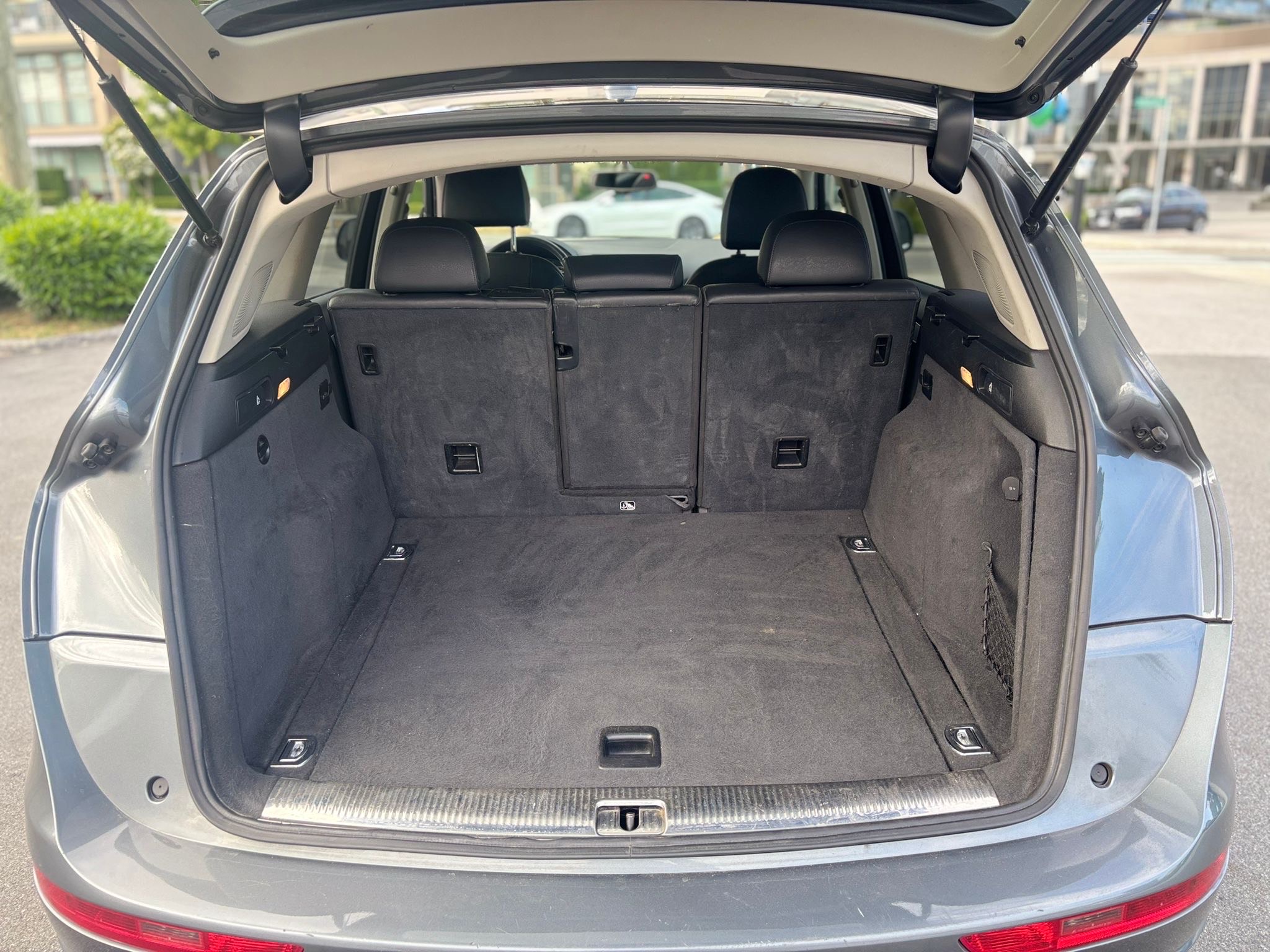 /canwestautoinc/2012-Audi-Q5-4017342749865136.jpg