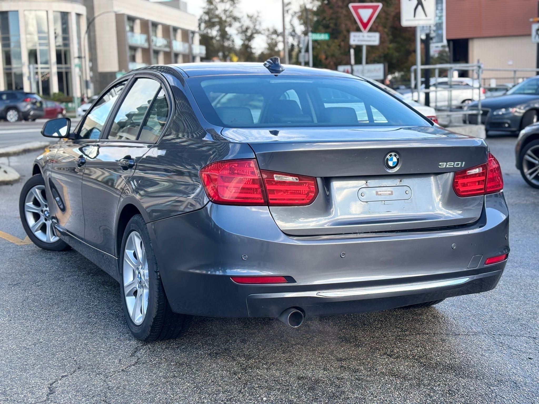 /canwestautoinc/2012-BMW-3Series-02101816236070264.jpg