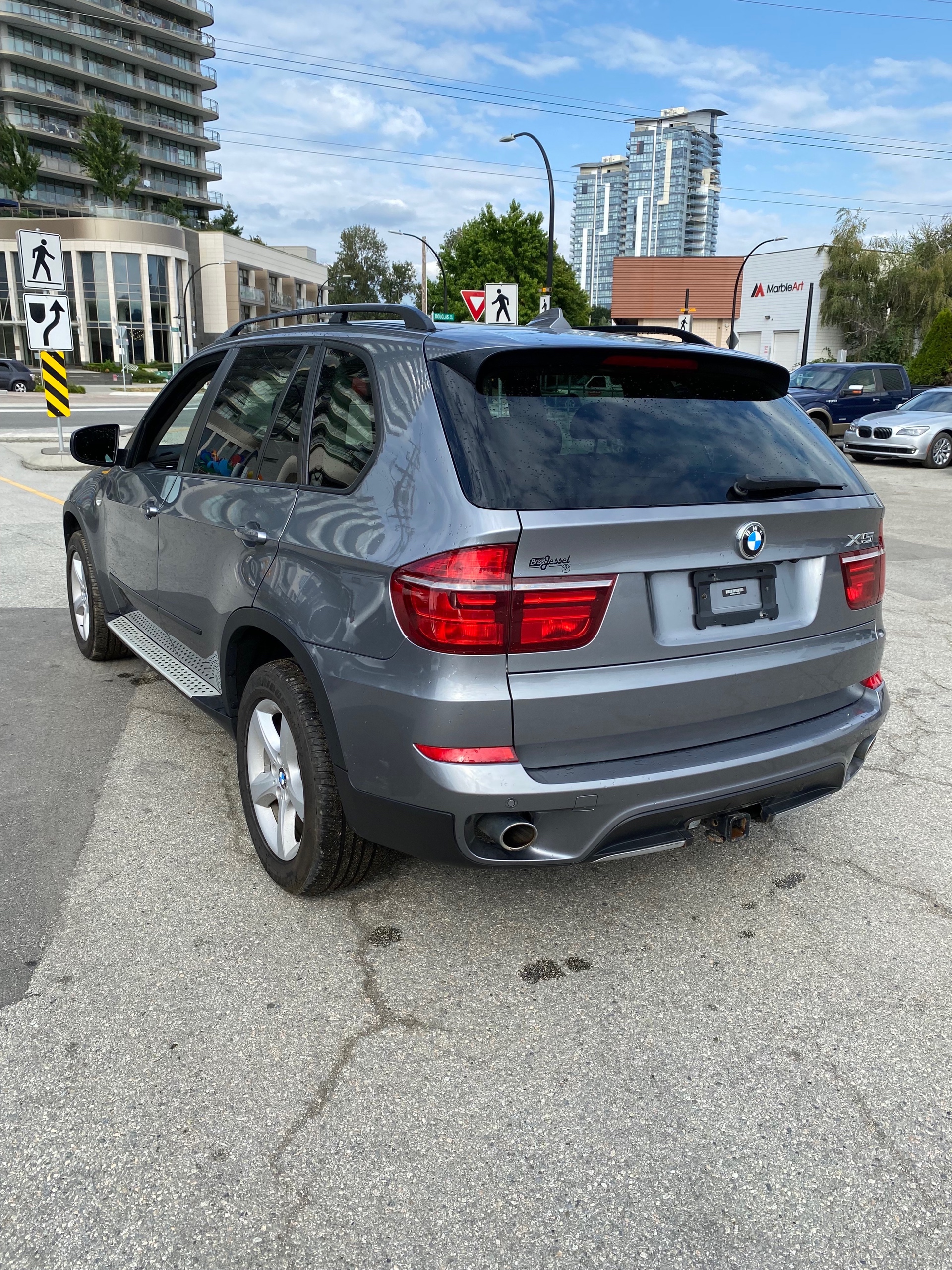 /canwestautoinc/2012-BMW-X5-03706372461187524.jpg