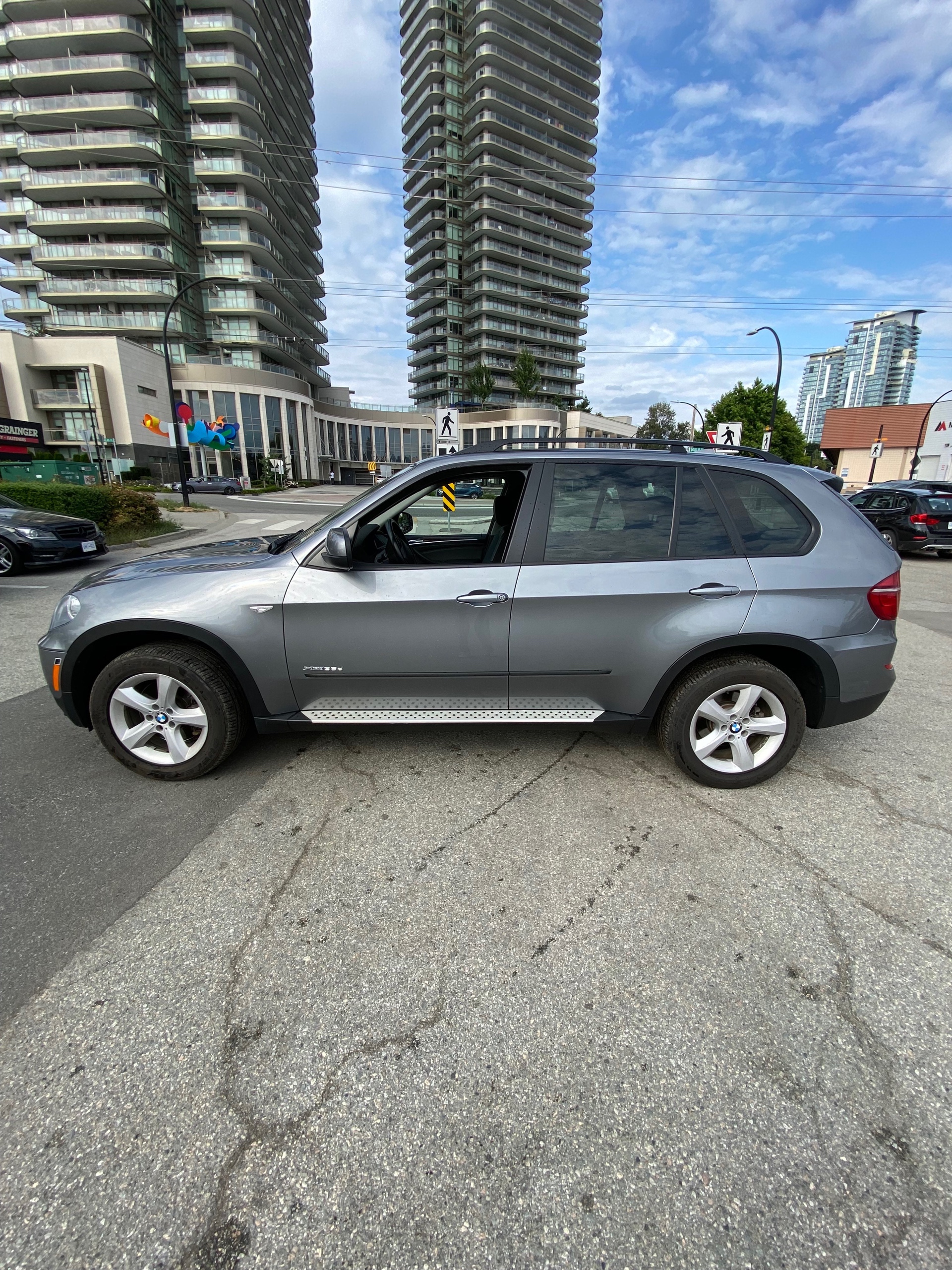 /canwestautoinc/2012-BMW-X5-6378702078364975.jpg
