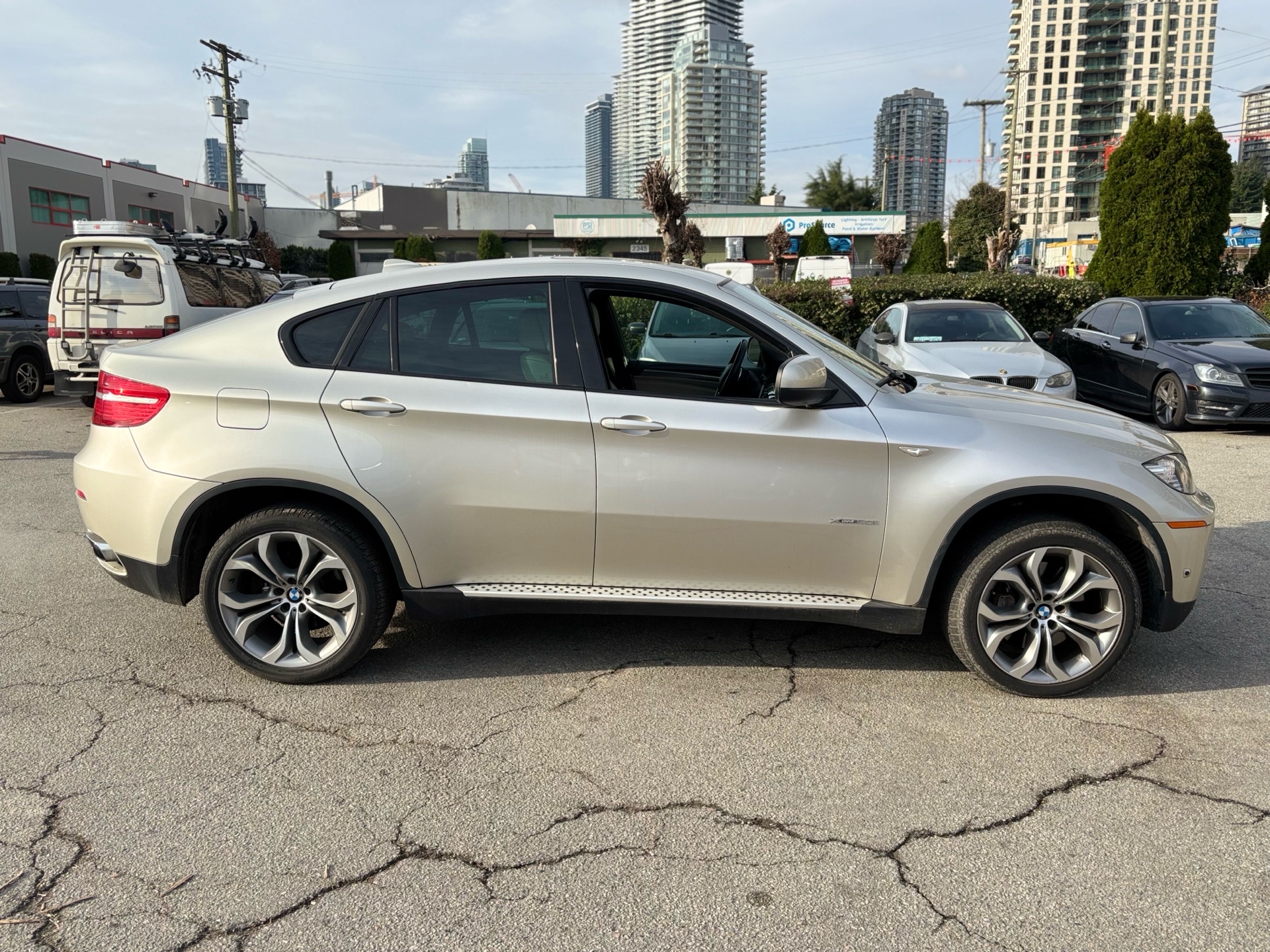 /canwestautoinc/2012-BMW-X6-47044128750753966.jpg