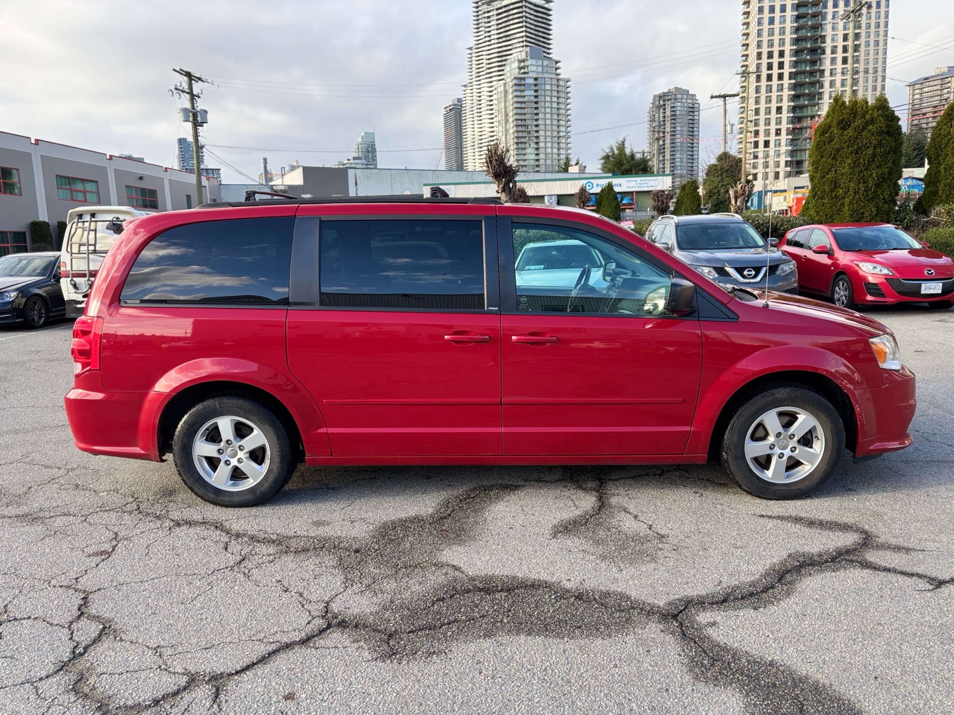 /canwestautoinc/2012-Dodge-GrandCaravan-031891411202073616.jpg