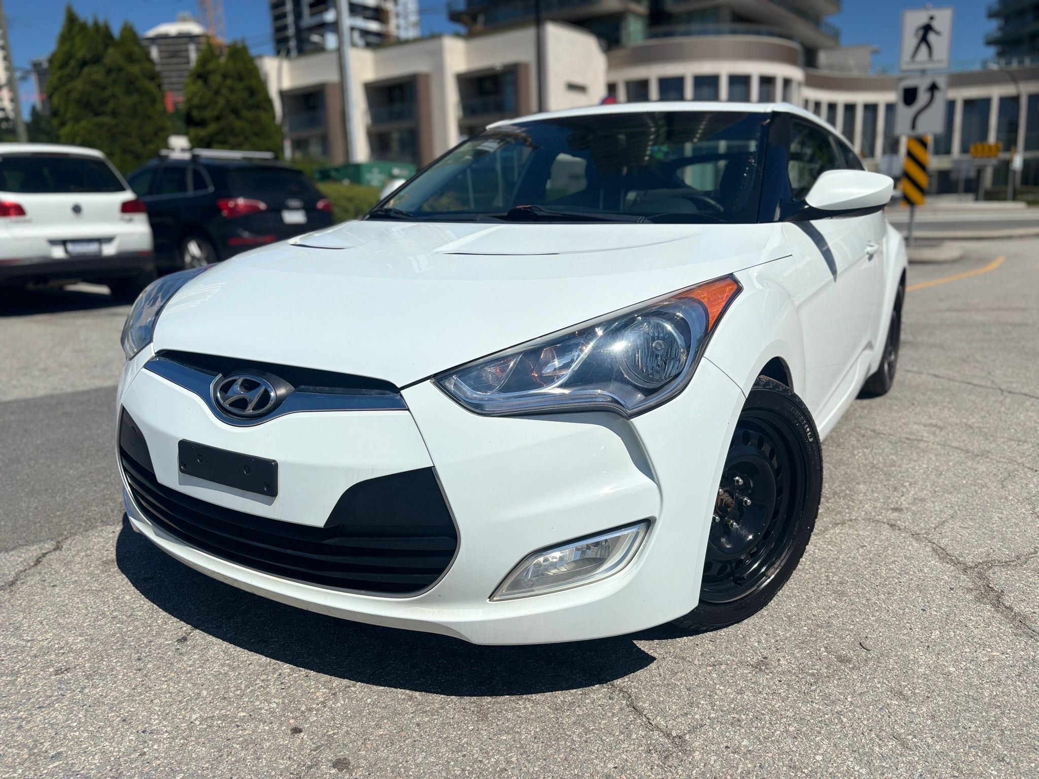 /canwestautoinc/2012-Hyundai-Veloster-016968251654253752.jpg