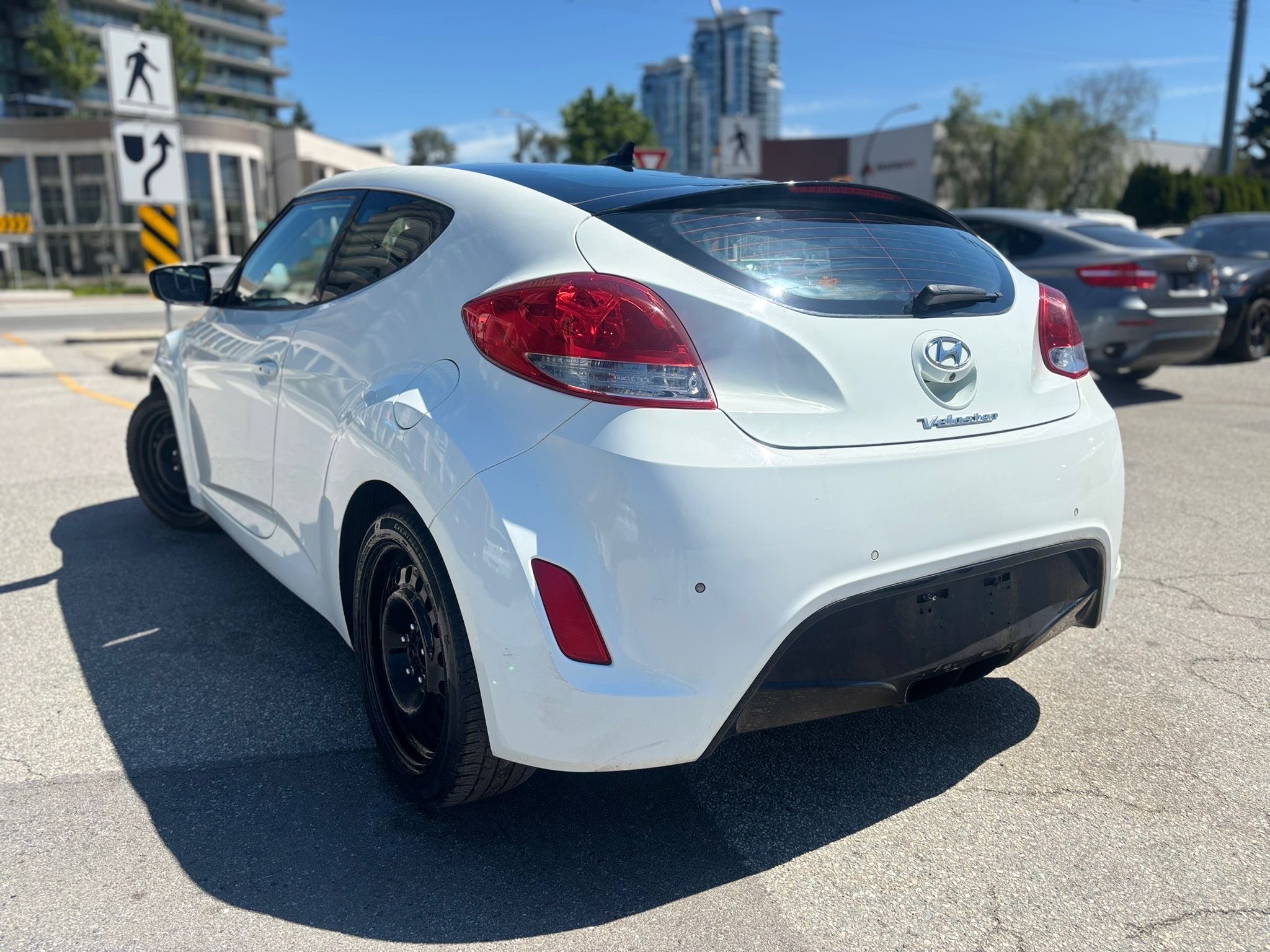 /canwestautoinc/2012-Hyundai-Veloster-19079467334801237.jpg