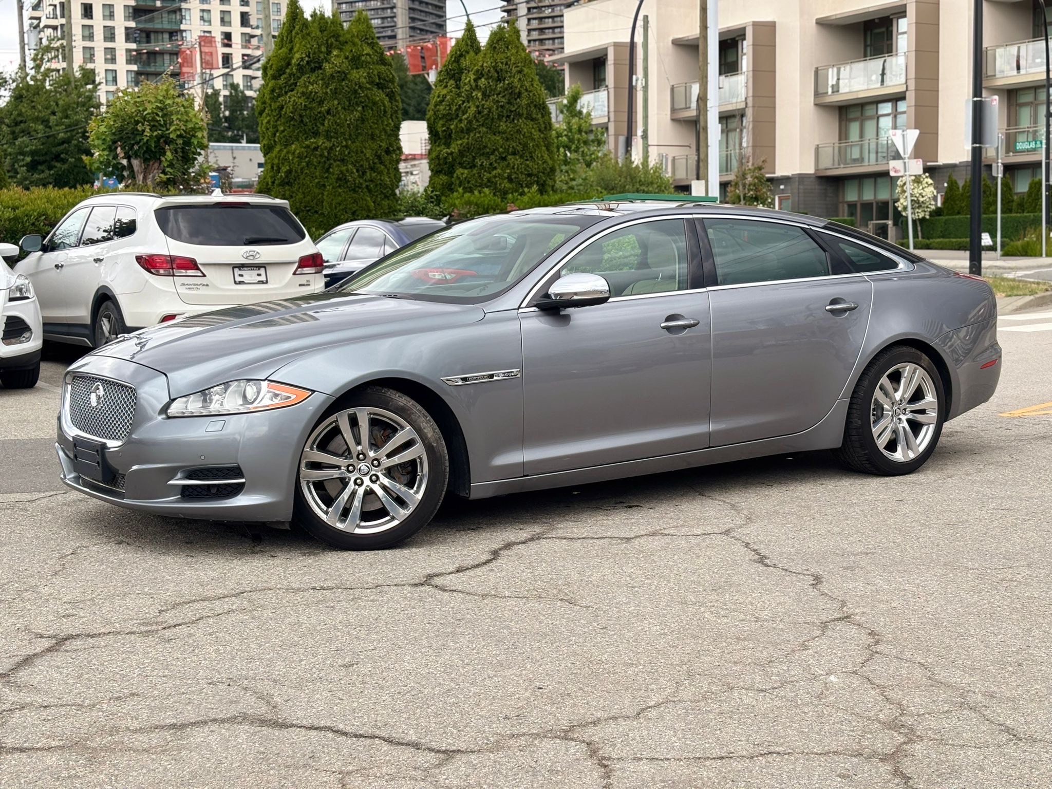 /canwestautoinc/2012-Jaguar-XJ-13347814834850524.jpg