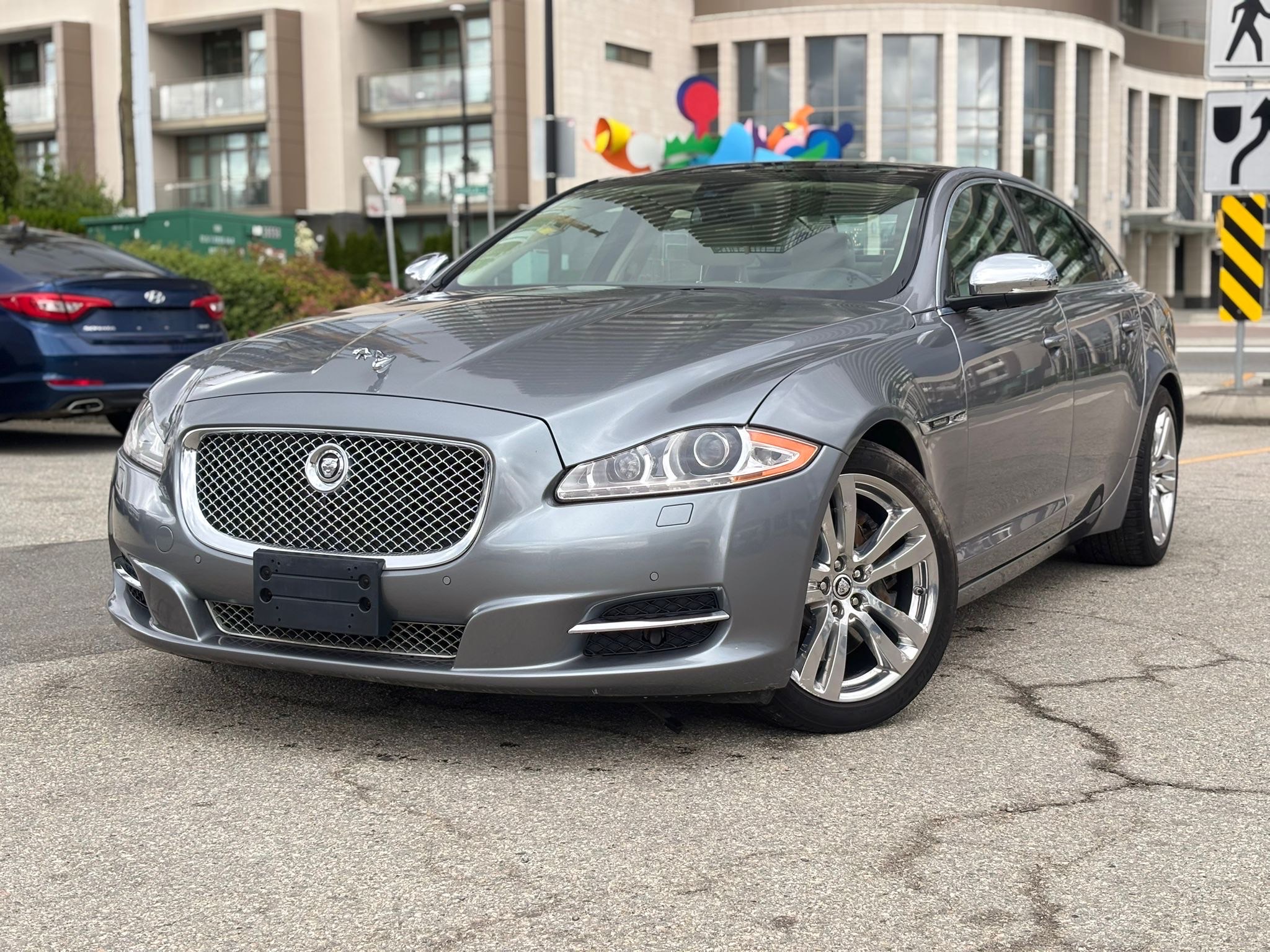 /canwestautoinc/2012-Jaguar-XJ-1886389316400119.jpg