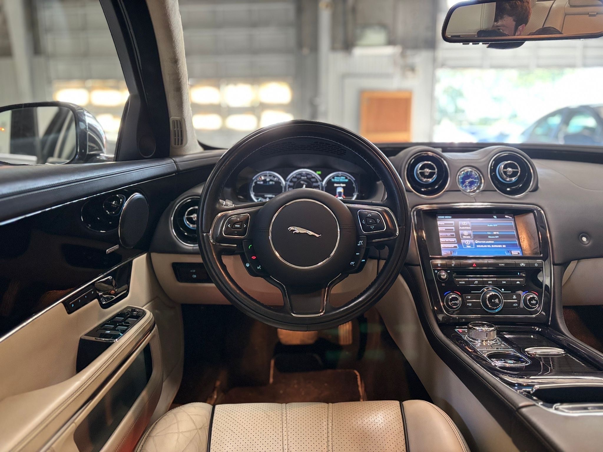 /canwestautoinc/2012-Jaguar-XJ-46393401390218325.jpg