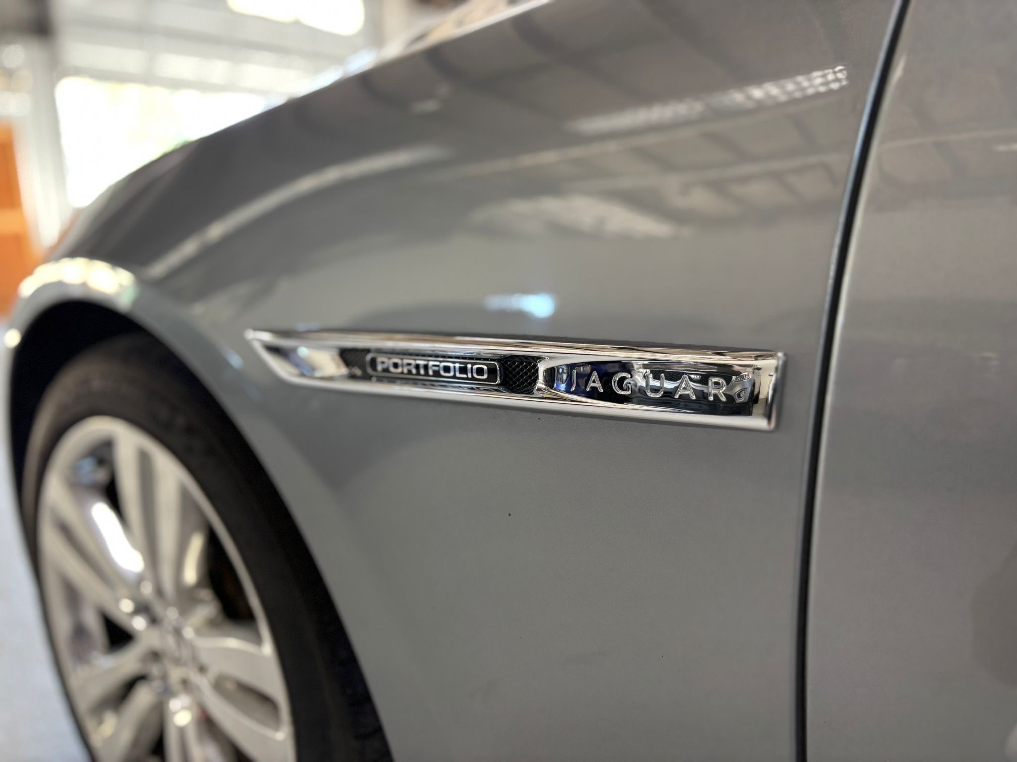 /canwestautoinc/2012-Jaguar-XJ-928612302477307.jpg