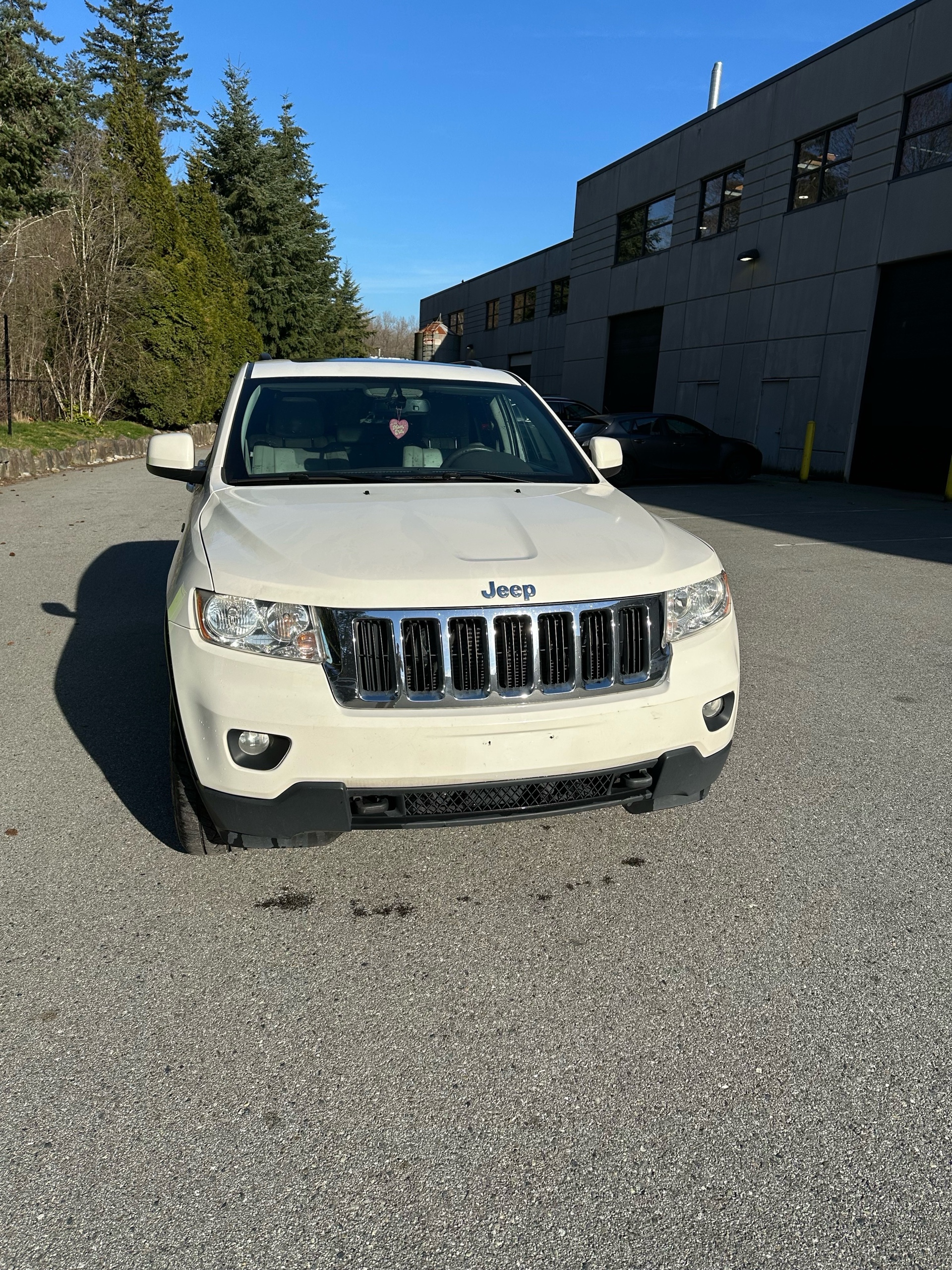 /canwestautoinc/2012-Jeep-GrandCherokee-4757983553784104.jpg