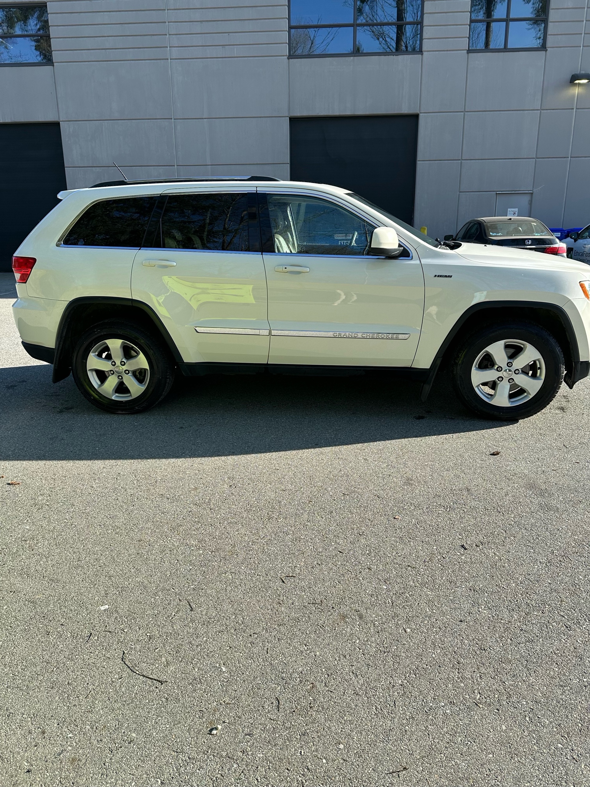 /canwestautoinc/2012-Jeep-GrandCherokee-8643630064081191.jpg