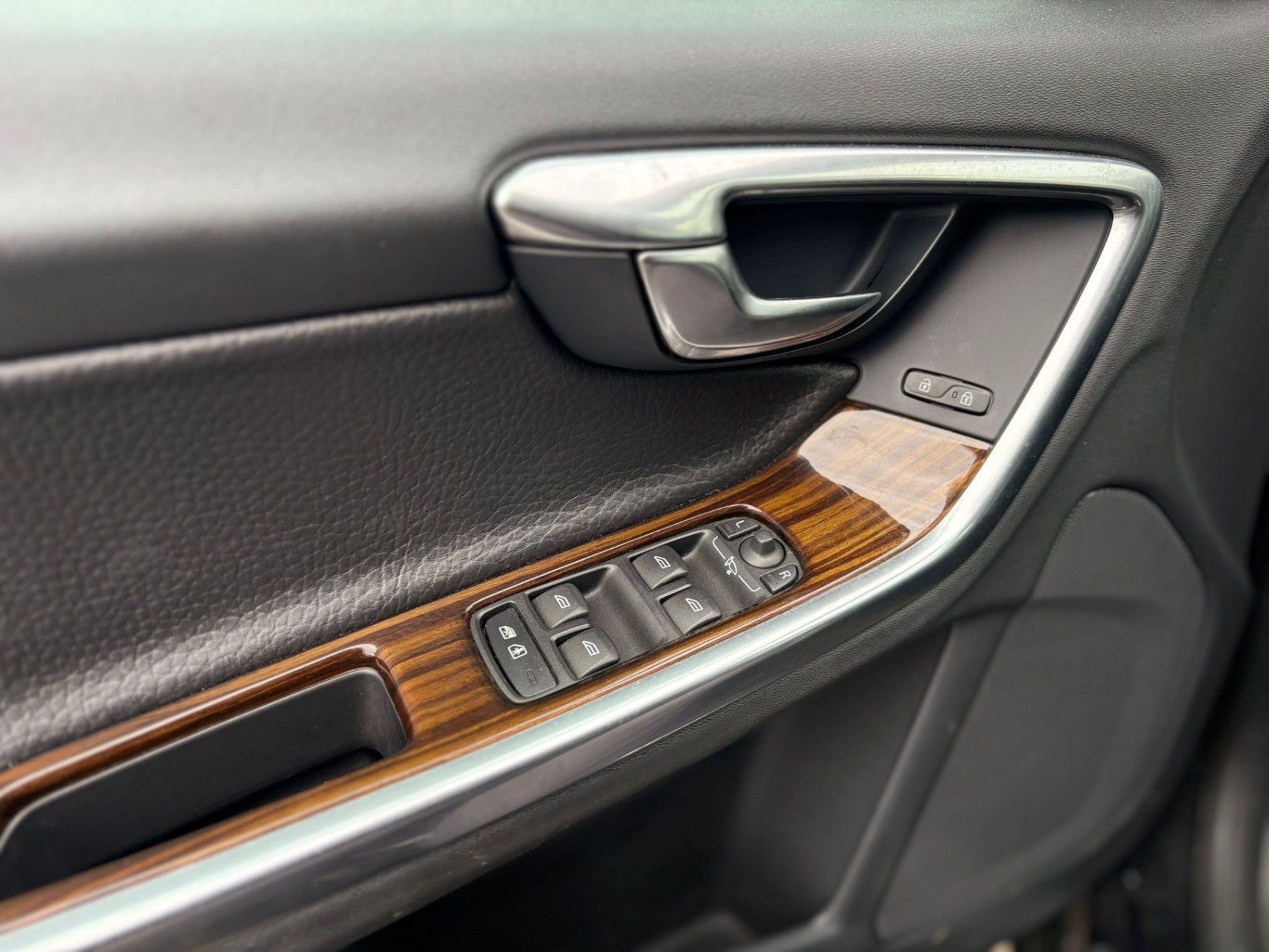 /canwestautoinc/2012-Volvo-S60-8123311283673837.jpg