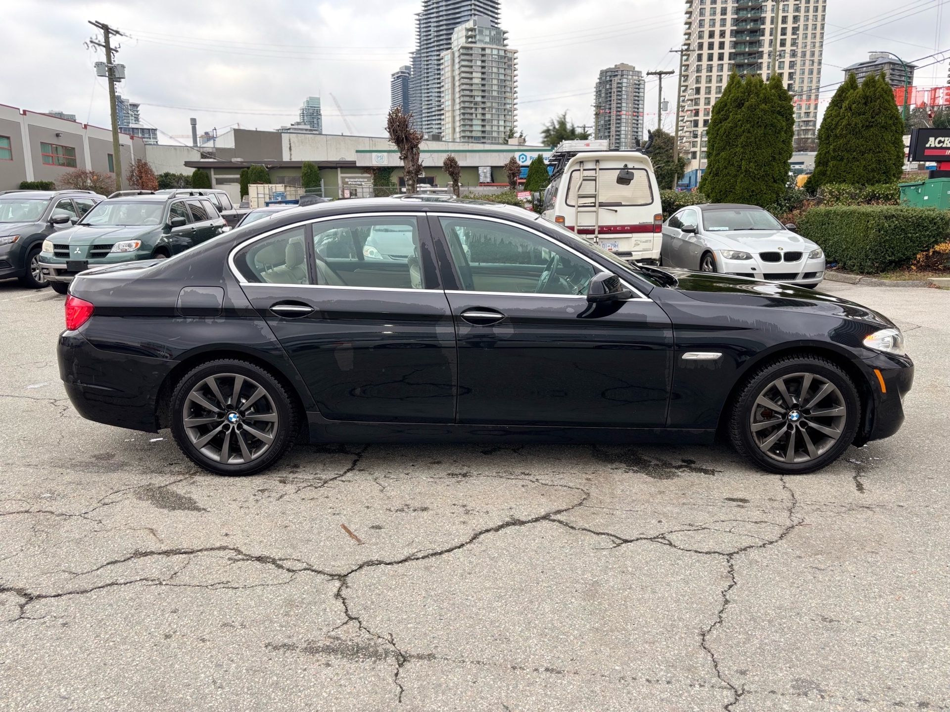 /canwestautoinc/2013-BMW-5Series-05695019516888555.jpg