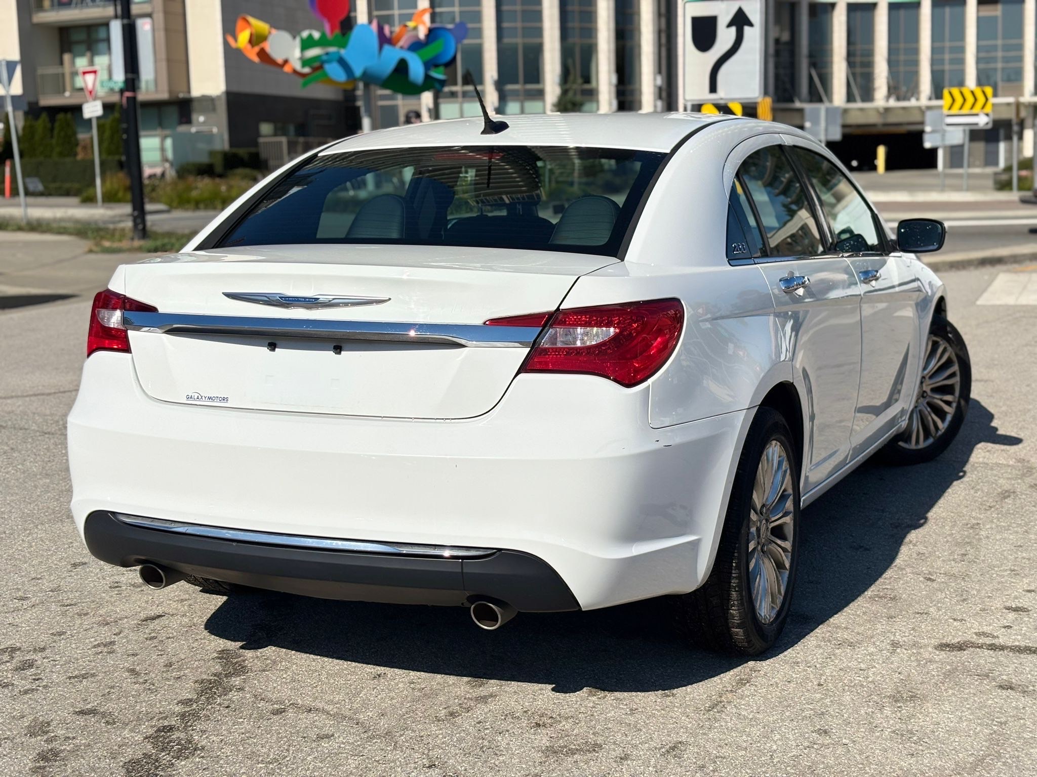 /canwestautoinc/2013-Chrysler-200-009095638558431318.jpg
