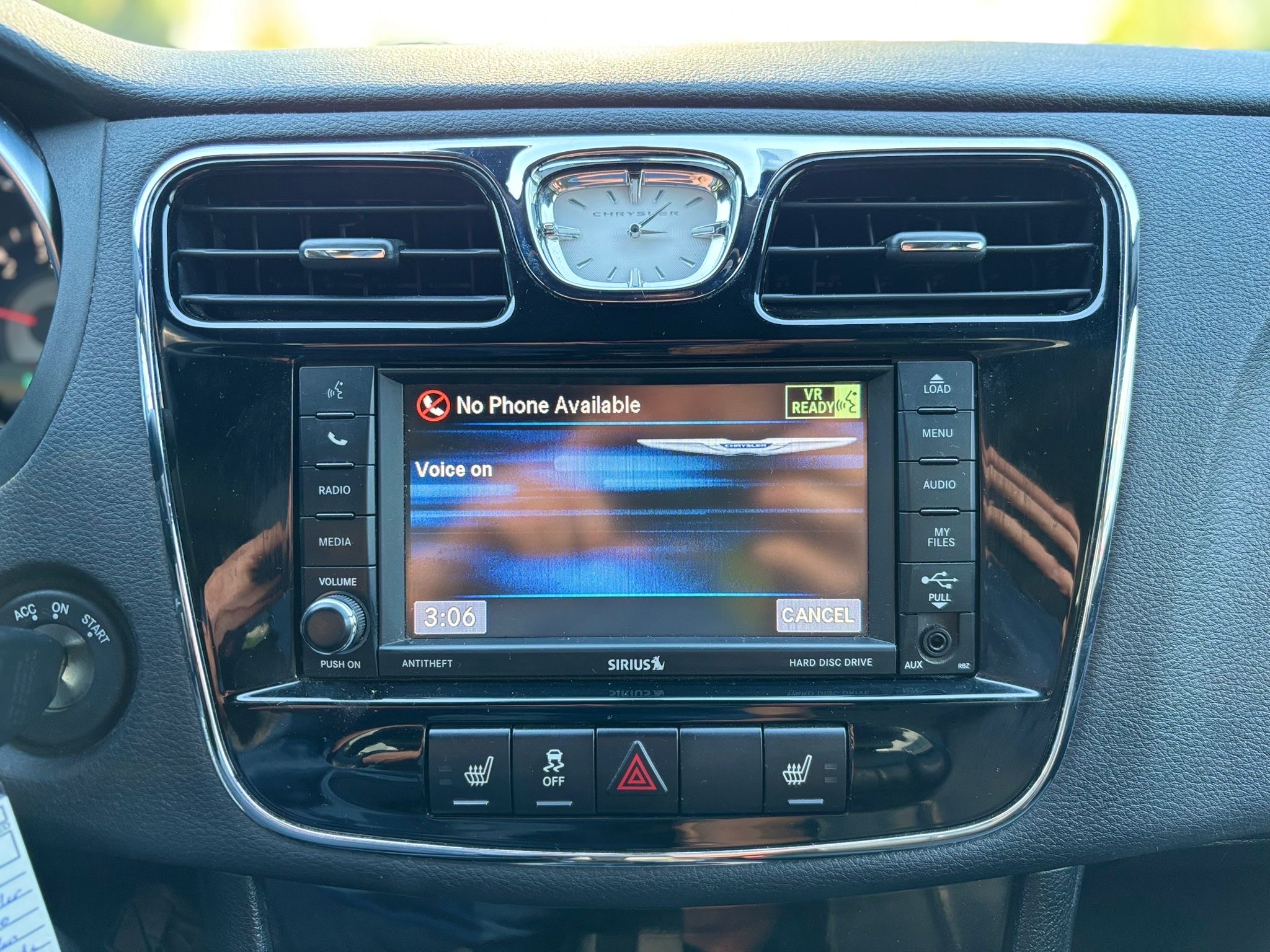 /canwestautoinc/2013-Chrysler-200-2691894488169053.jpg