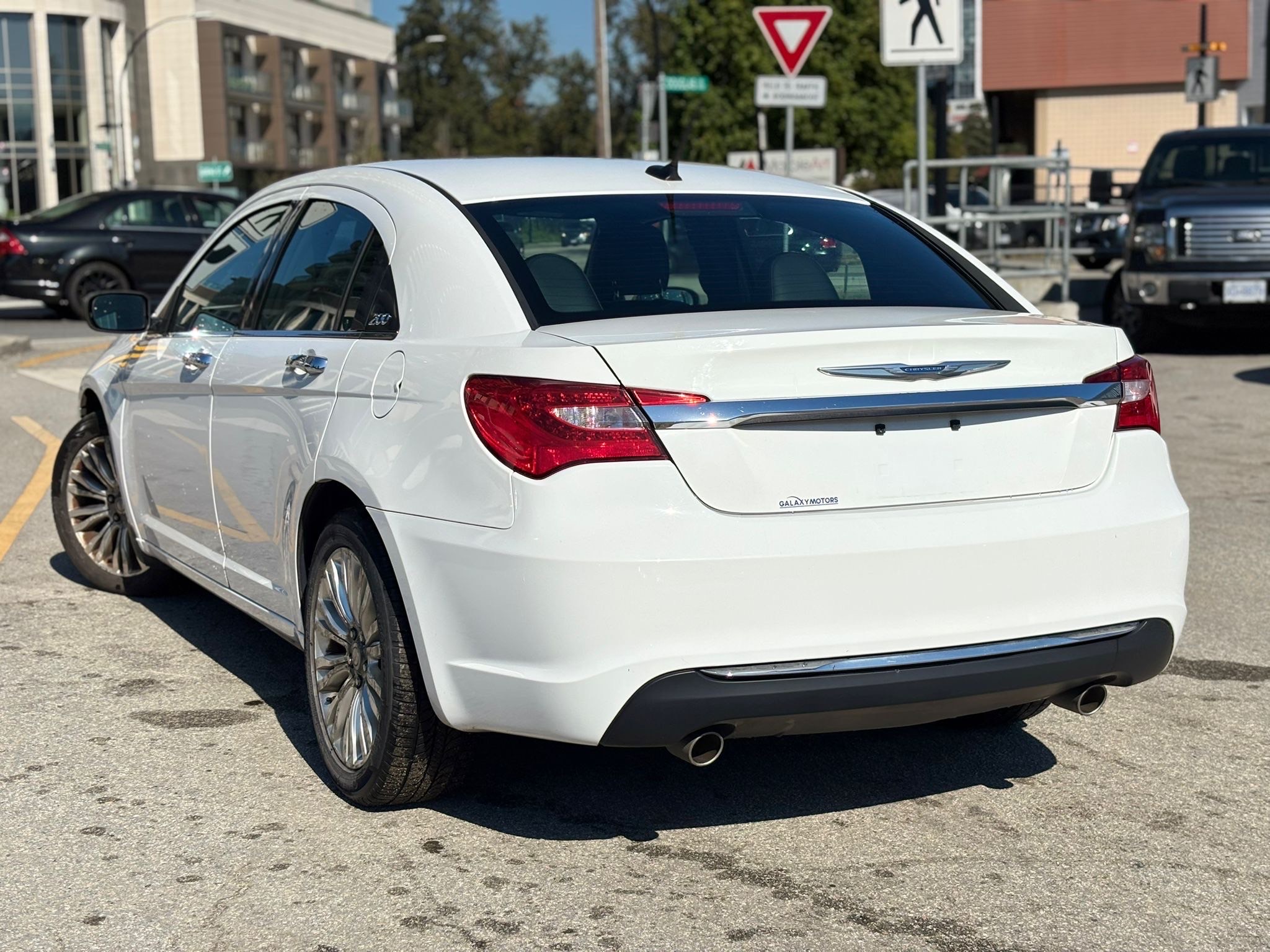 /canwestautoinc/2013-Chrysler-200-49832006873591506.jpg