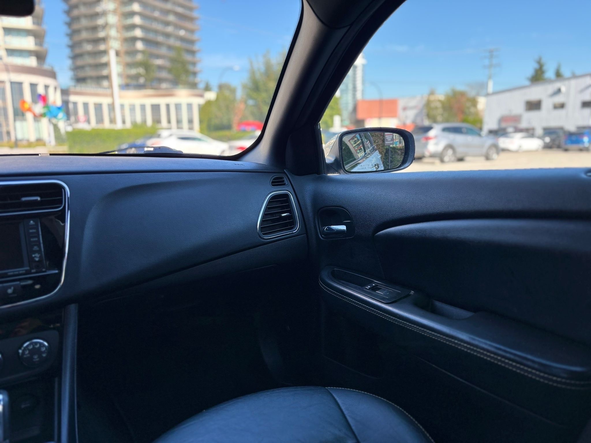 /canwestautoinc/2013-Chrysler-200-5644125501717205.jpg