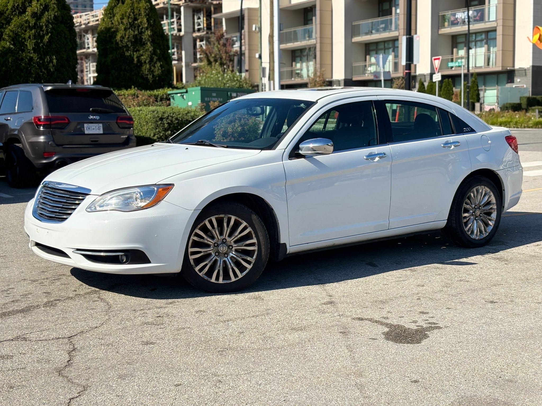 /canwestautoinc/2013-Chrysler-200-8290167702145537.jpg