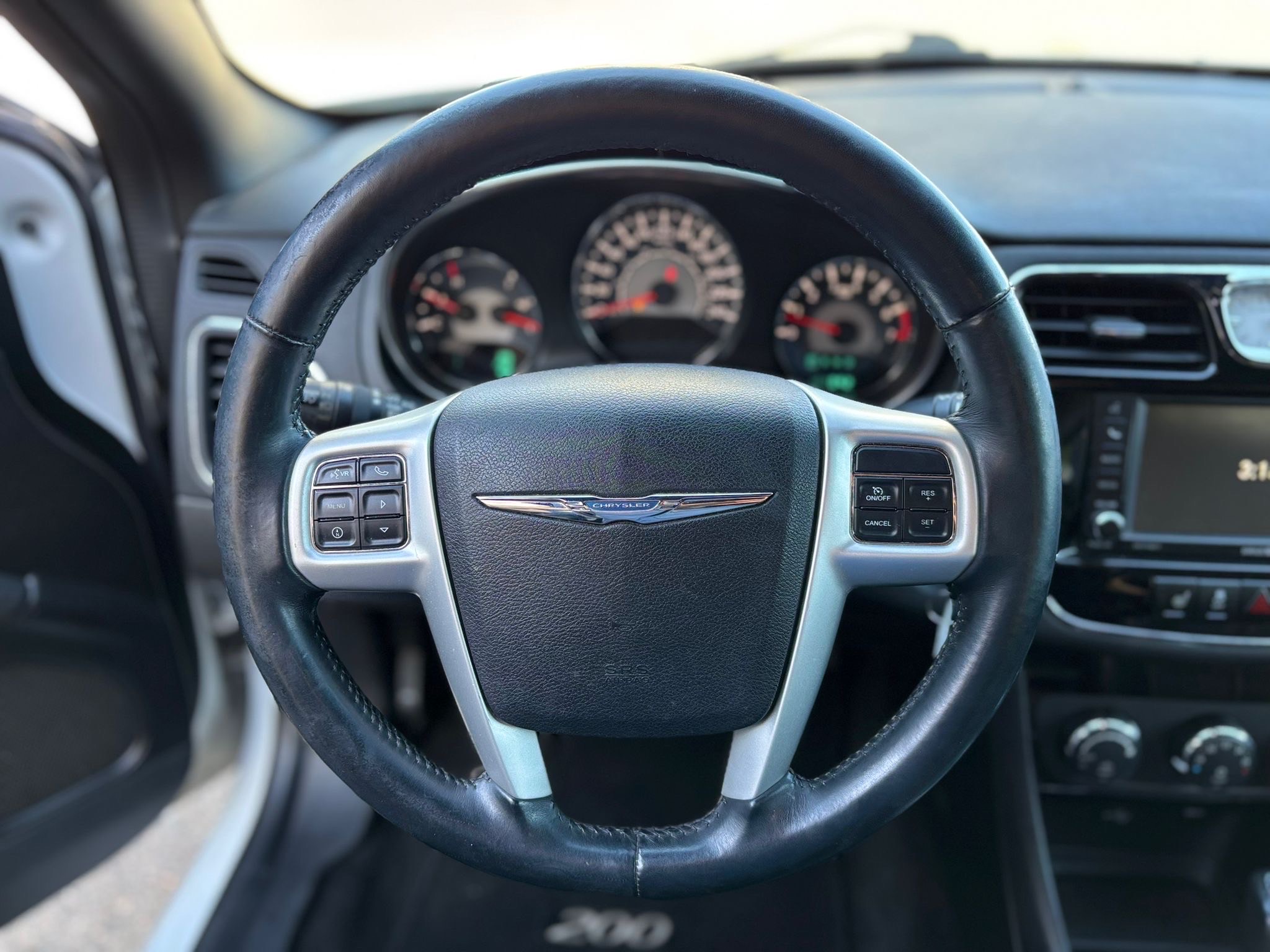 /canwestautoinc/2013-Chrysler-200-9702186471402174.jpg