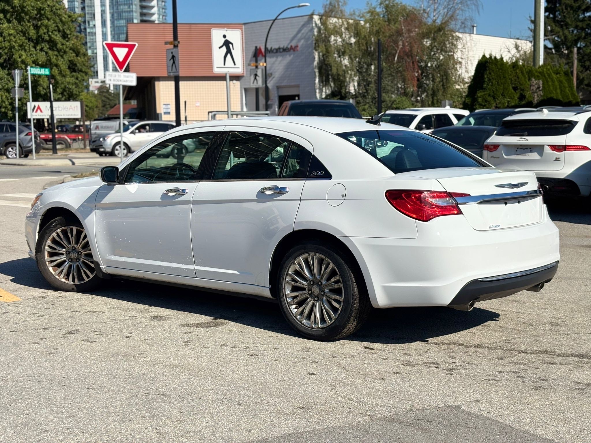 /canwestautoinc/2013-Chrysler-200-9818580527619141.jpg