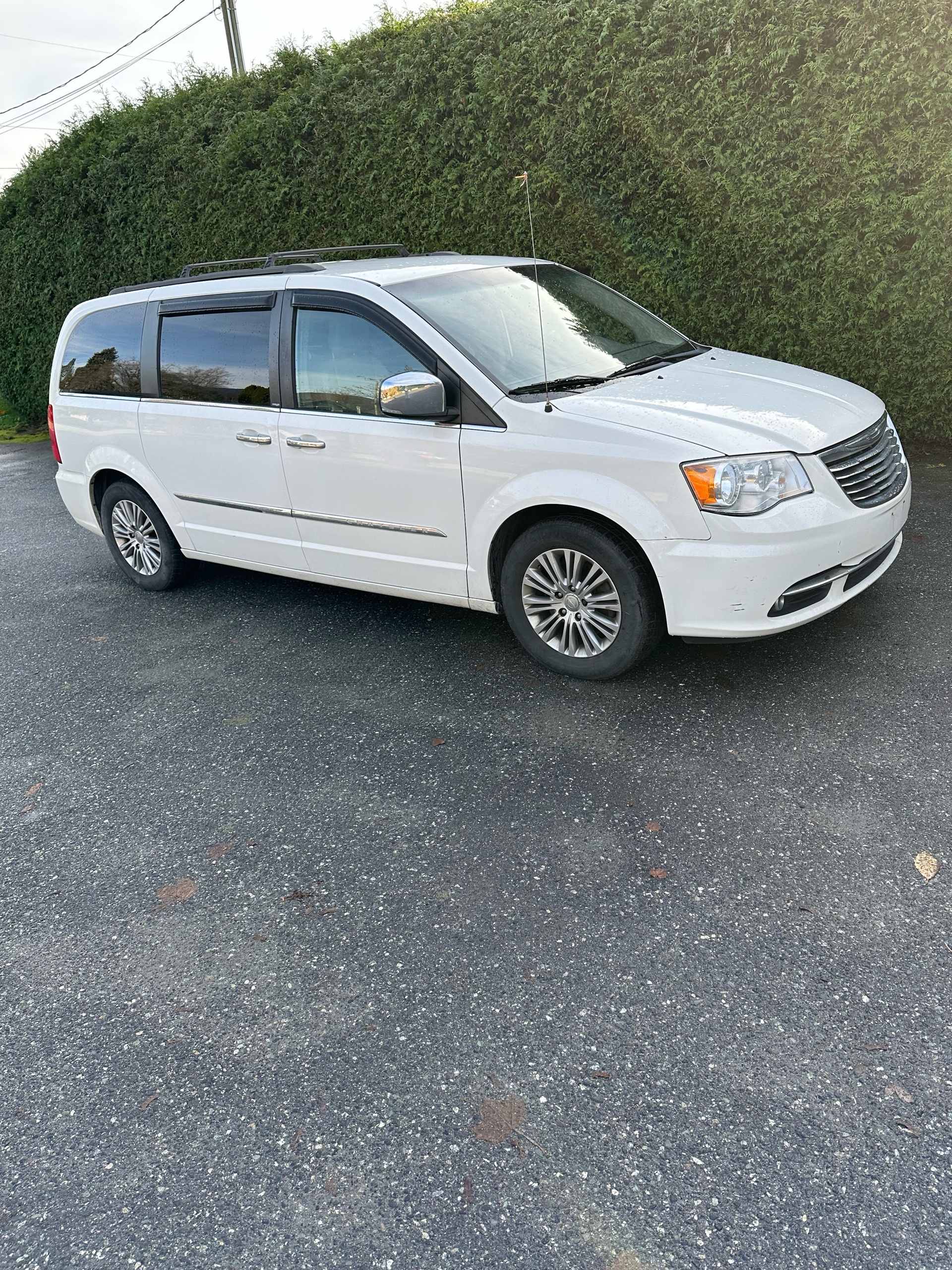 /canwestautoinc/2013-Chrysler-Town&-011328880271699315.jpg