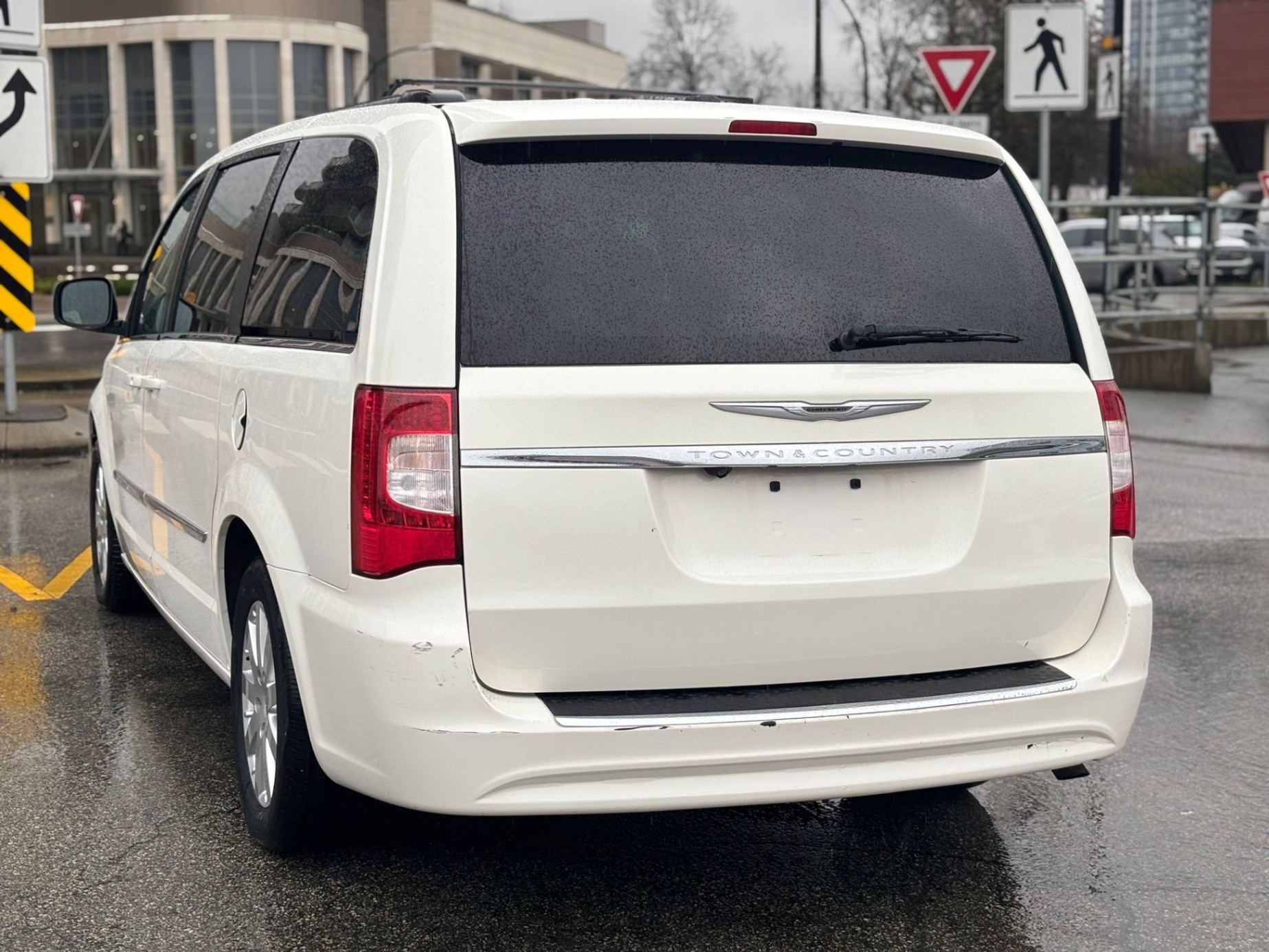 /canwestautoinc/2013-Chrysler-Town&-5407107569978429.jpg