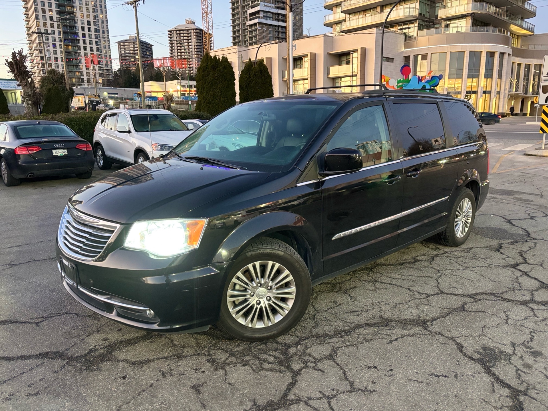 /canwestautoinc/2013-Chrysler-Town&-8313267031716358.jpg