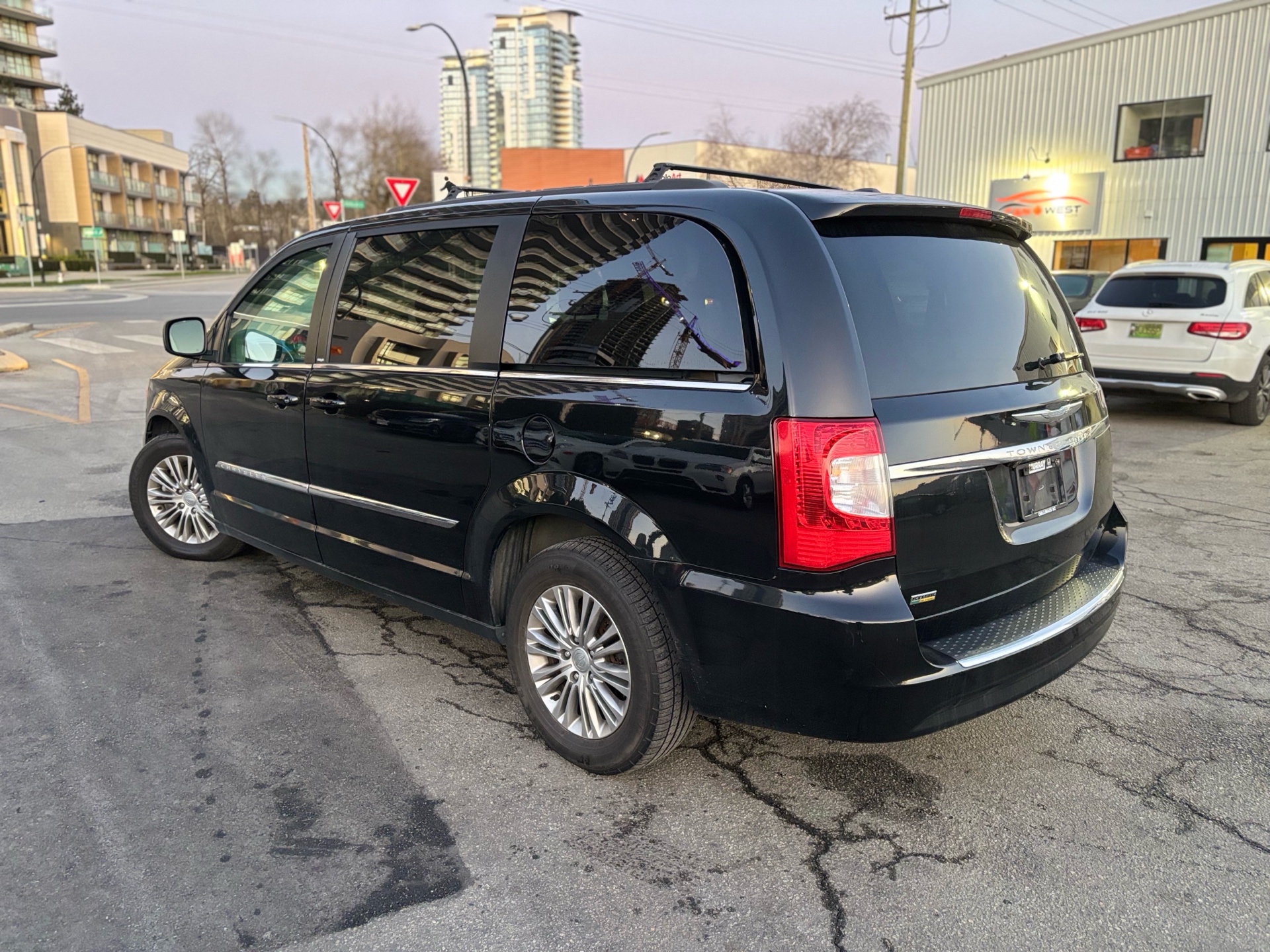 /canwestautoinc/2013-Chrysler-Town&-9099503572471346.jpg