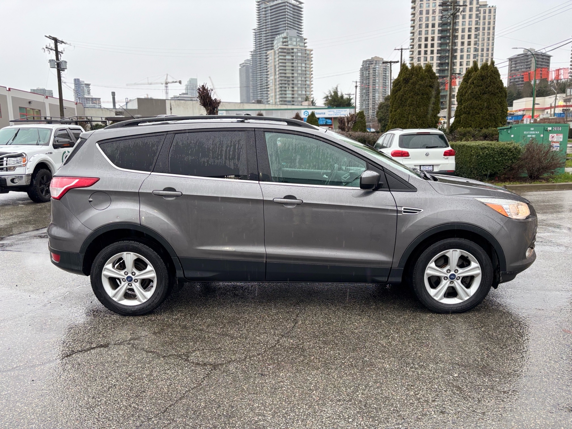 /canwestautoinc/2013-Ford-Escape-26740095114060214.jpg
