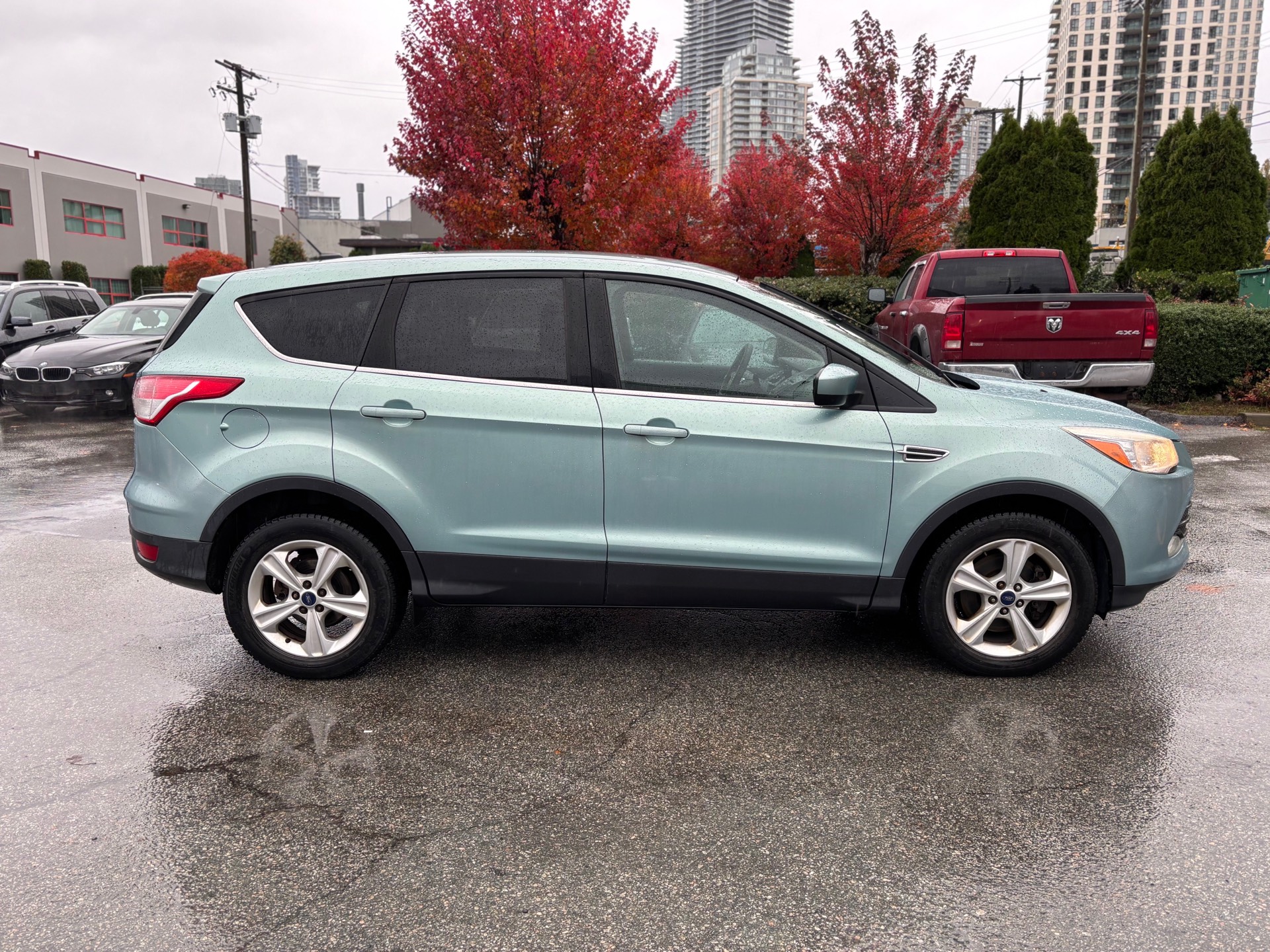/canwestautoinc/2013-Ford-Escape-599323291818737.jpg