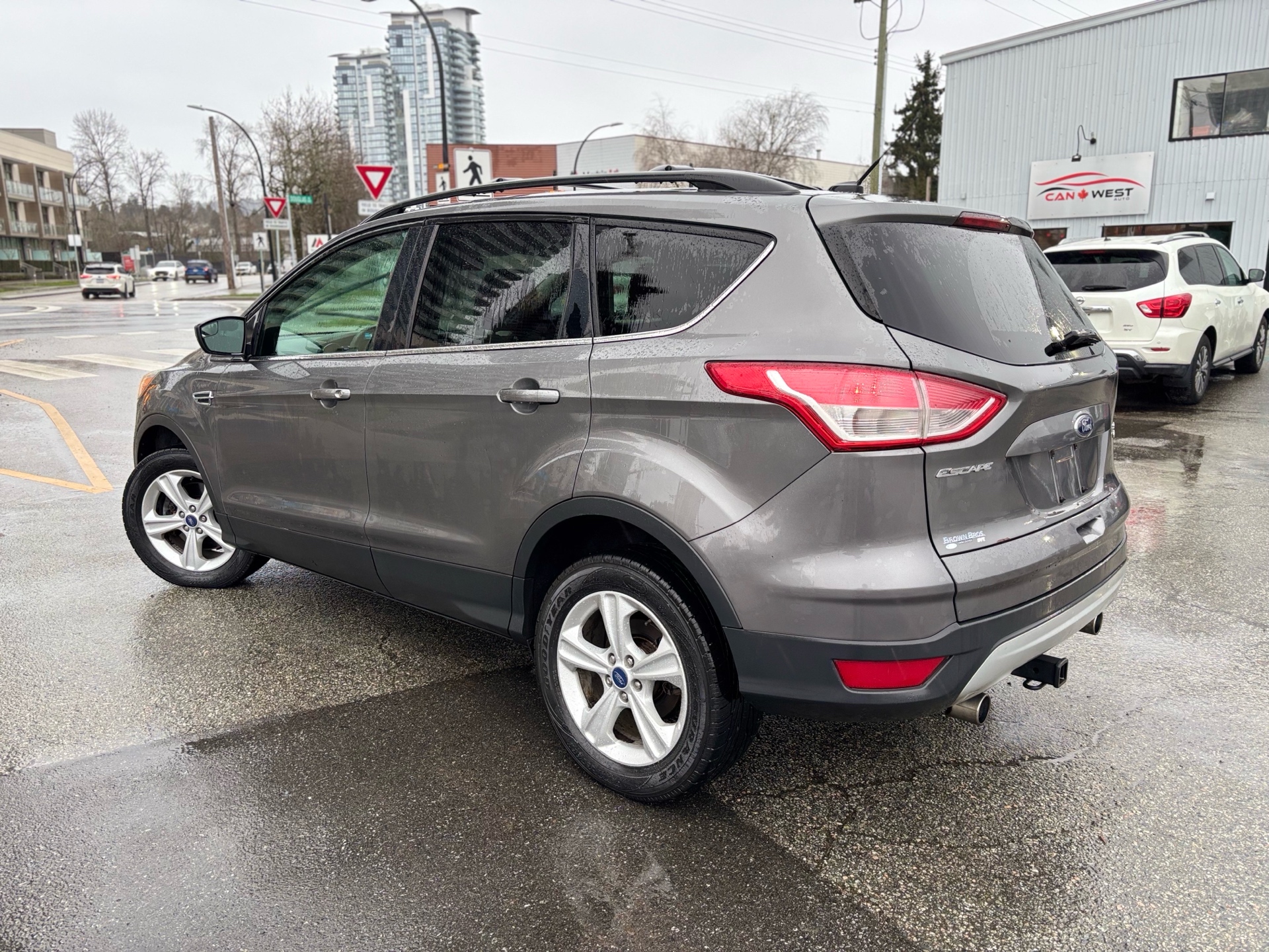 /canwestautoinc/2013-Ford-Escape-7941395964218081.jpg