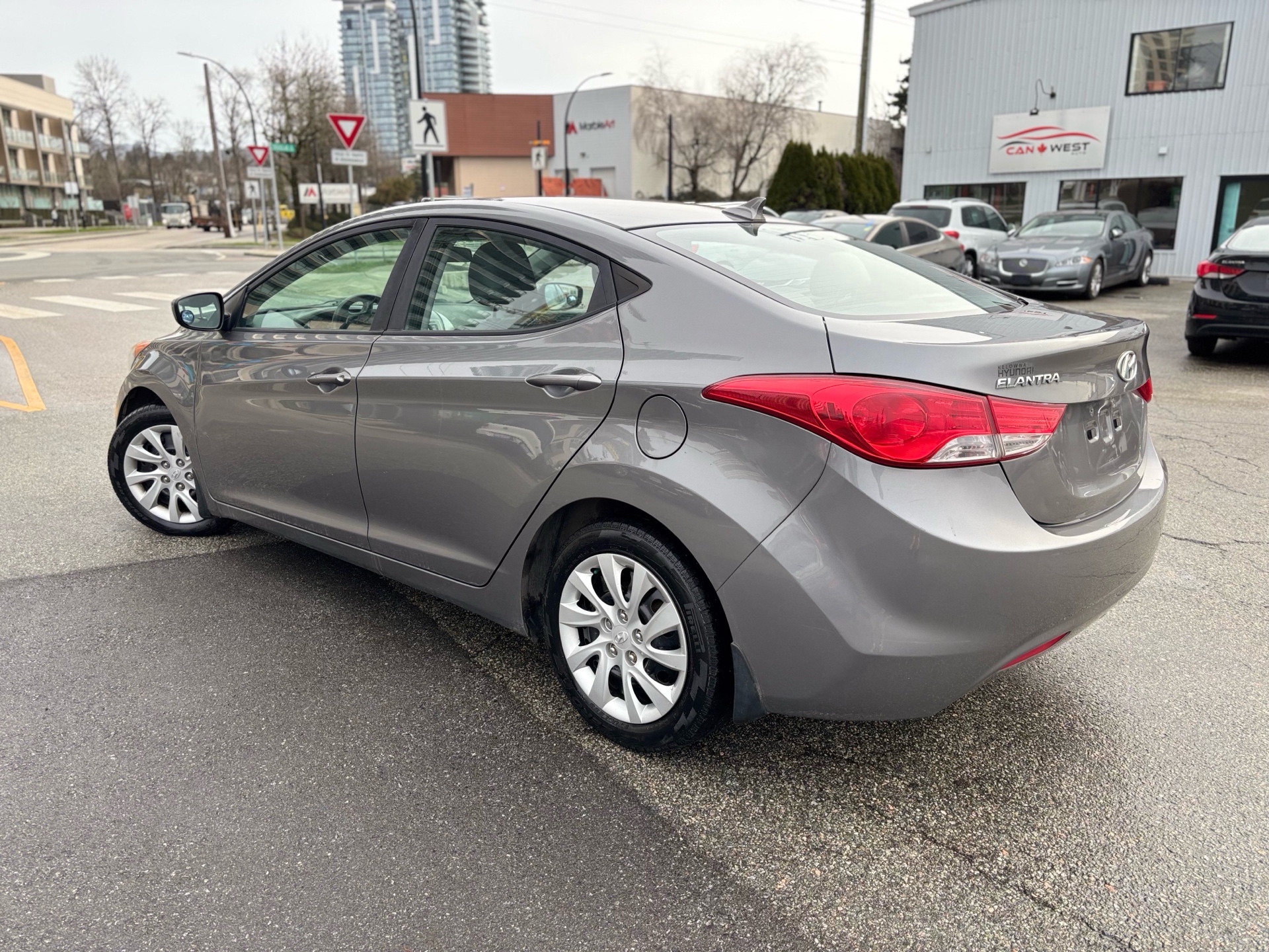 /canwestautoinc/2013-Hyundai-Elantra-021388962871563333.jpg