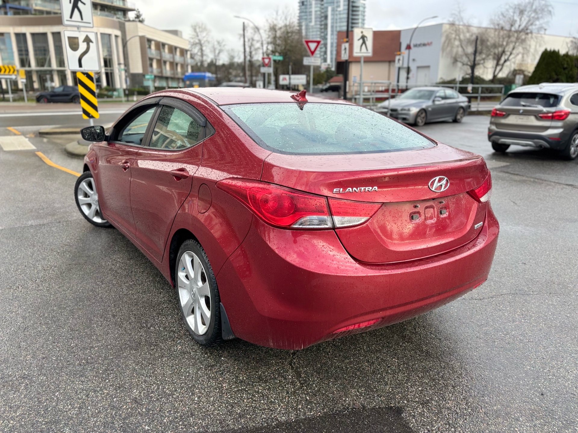 /canwestautoinc/2013-Hyundai-Elantra-26541016906848425.jpg