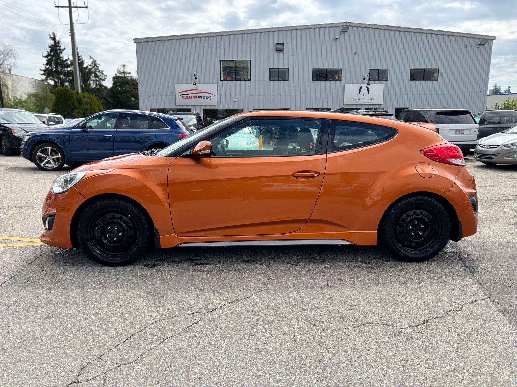 /canwestautoinc/2013-Hyundai-Veloster-18958550354095638.jpg