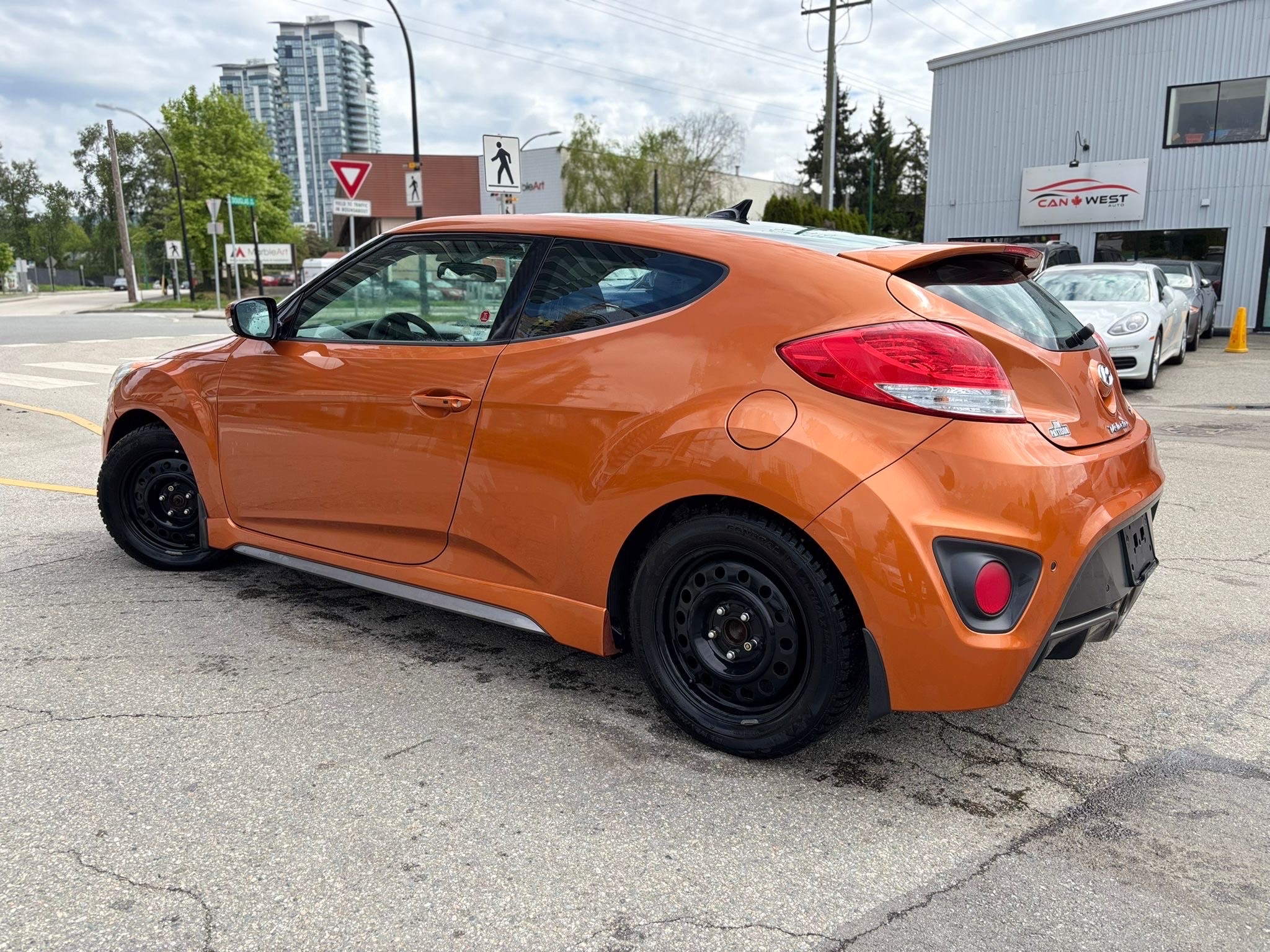 /canwestautoinc/2013-Hyundai-Veloster-33382340383180753.jpg